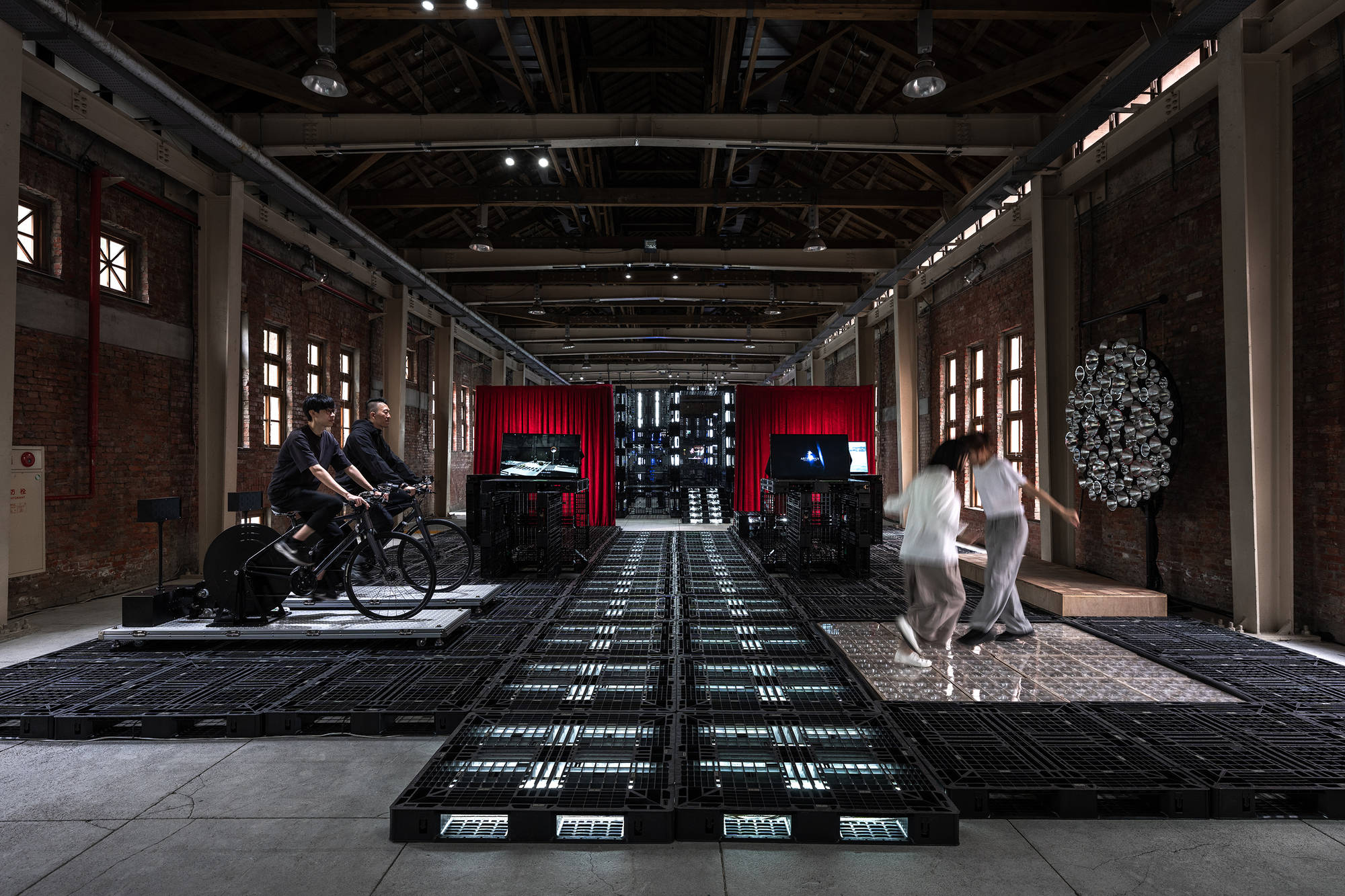 通往艺术的净零碳排放之路—— 碳减排主题展览 / Üroborus_studioLab