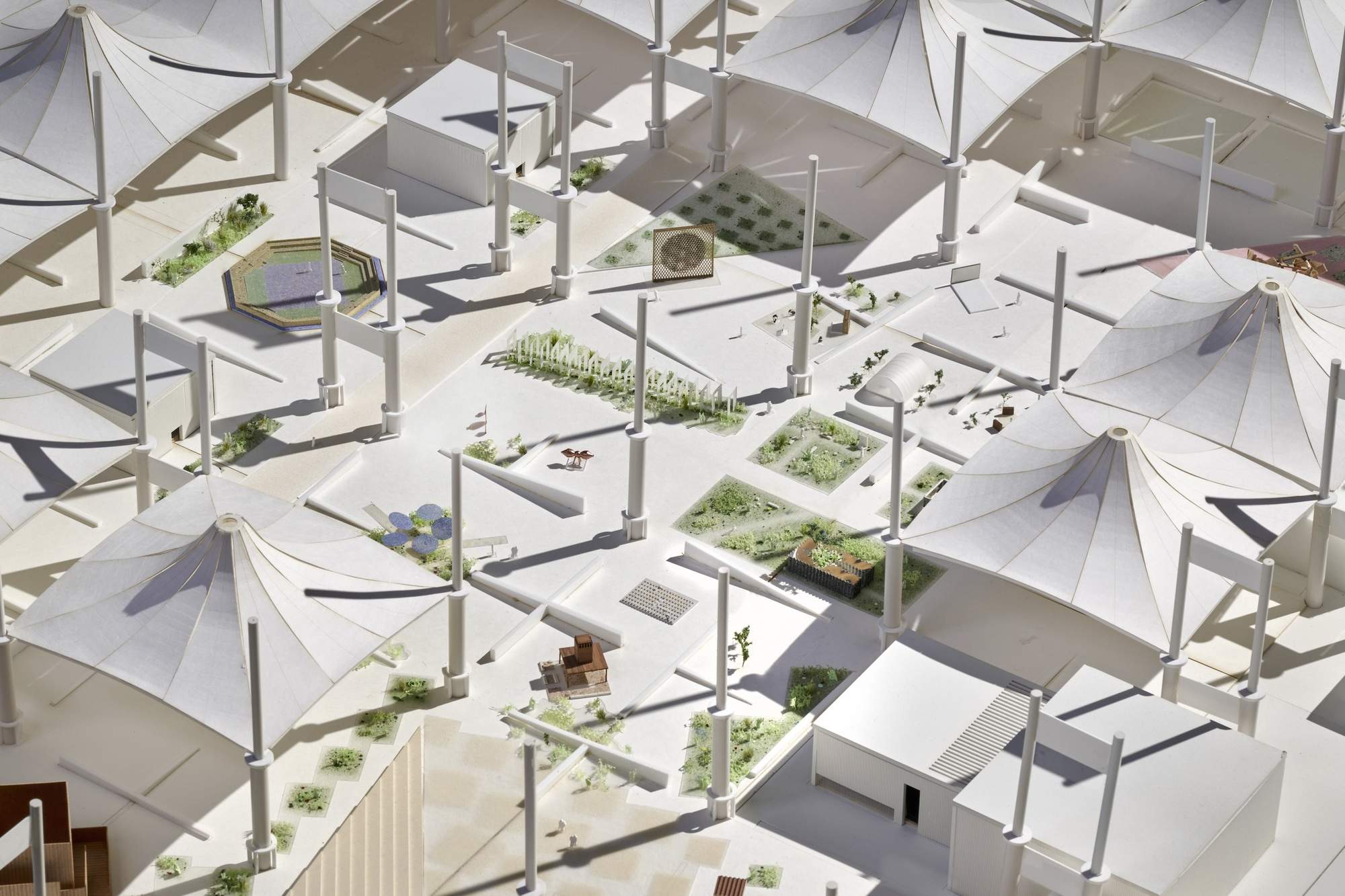 2025 年伊斯兰艺术双年展的场景设计 / OMA