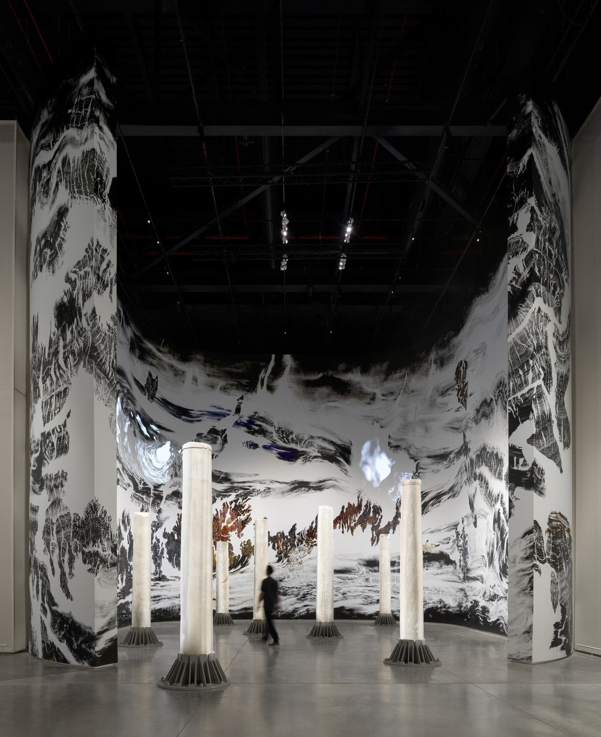 2025 年伊斯兰艺术双年展的场景设计 / OMA