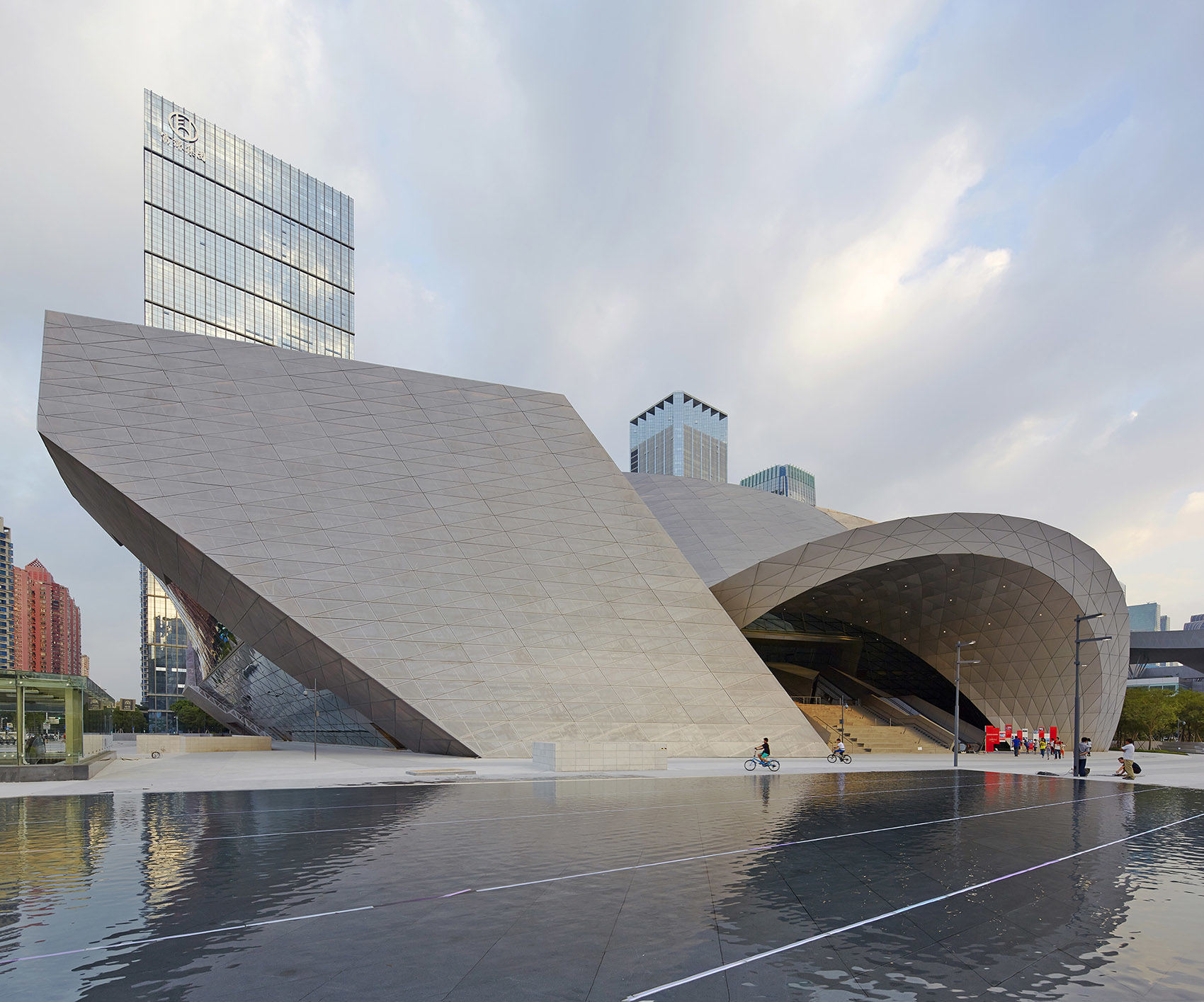 深圳市当代艺术与城市规划展览馆 / 蓝天组Coop Himmelb(l)au、ATELIER BRÜCKNER GMBH