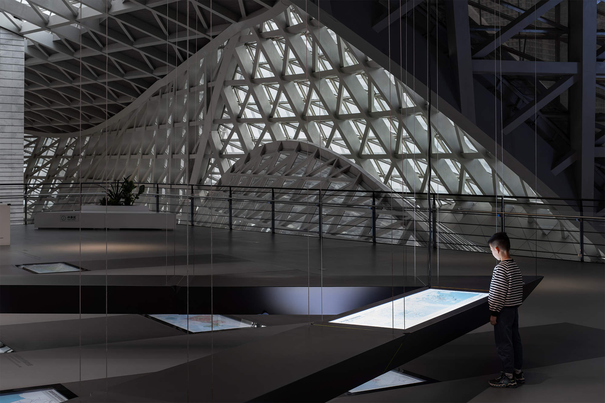 深圳市当代艺术与城市规划馆改造升级 / Pills Architects