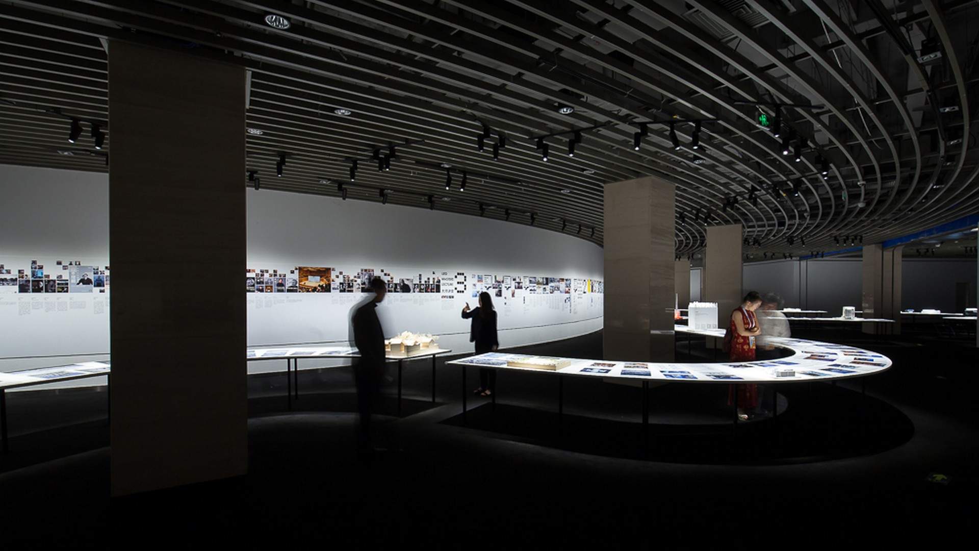 UED2015北京国际设计周展览：十年、十条媒体线索与一百名杰出的中国建筑师 / WAY Studio