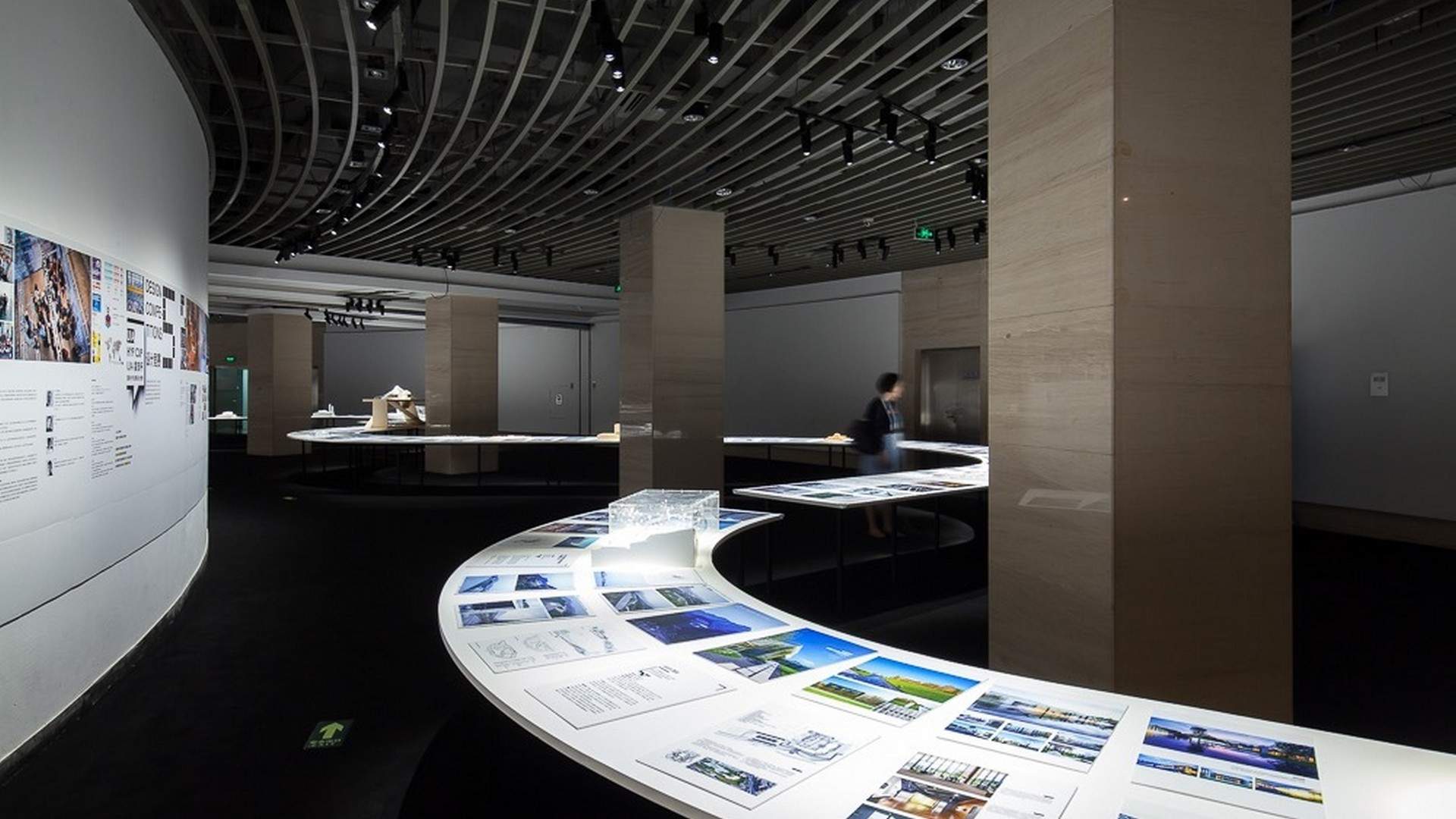 UED2015北京国际设计周展览：十年、十条媒体线索与一百名杰出的中国建筑师 / WAY Studio