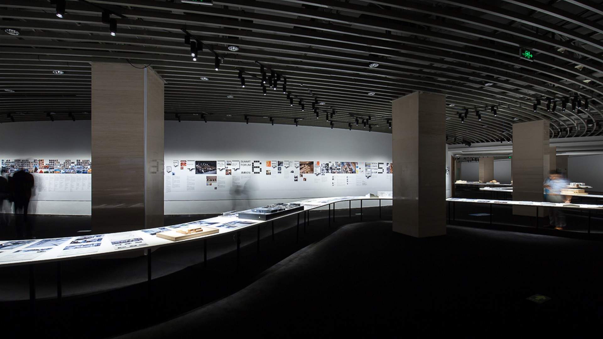 UED2015北京国际设计周展览：十年、十条媒体线索与一百名杰出的中国建筑师 / WAY Studio