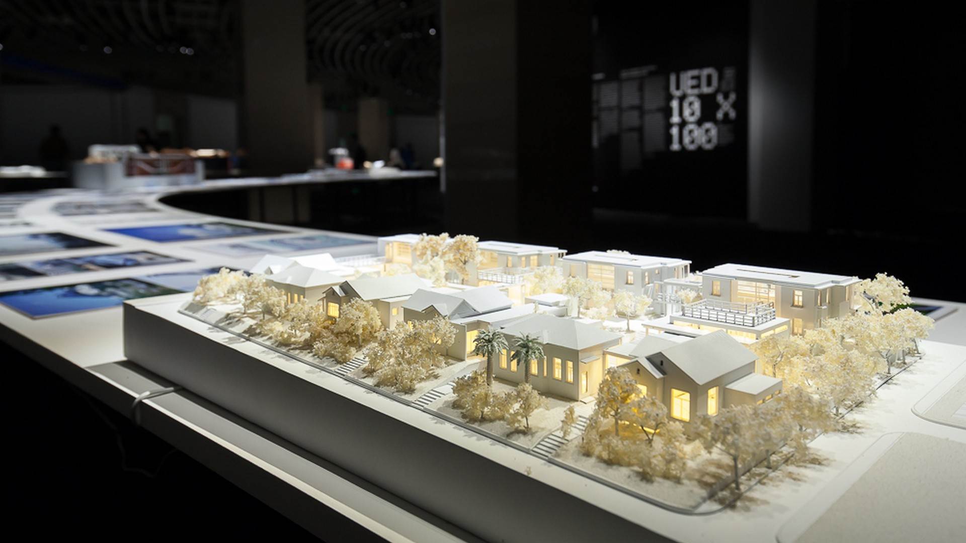 UED2015北京国际设计周展览：十年、十条媒体线索与一百名杰出的中国建筑师 / WAY Studio