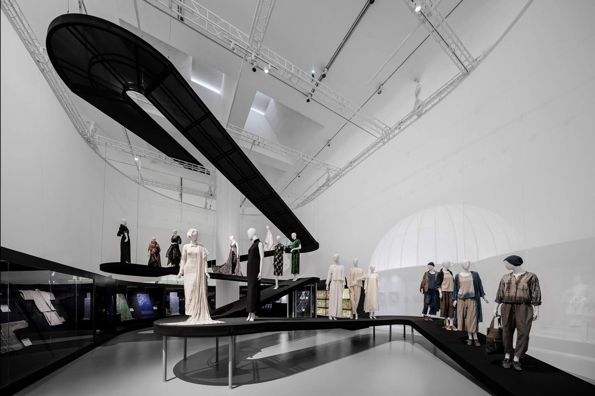 “源于自然的时尚”展览空间设计 / Studio10