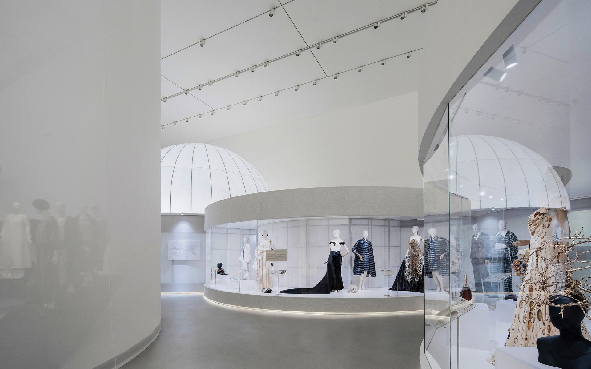 “源于自然的时尚”展览空间设计 / Studio10