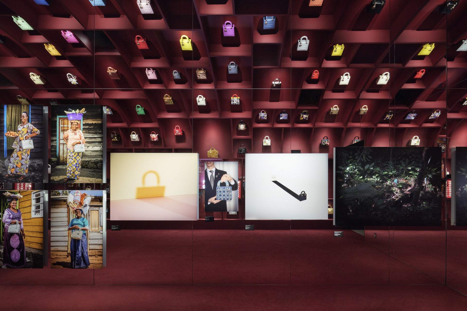 “克里斯蒂安·迪奥：梦之设计师”展览 / OMA