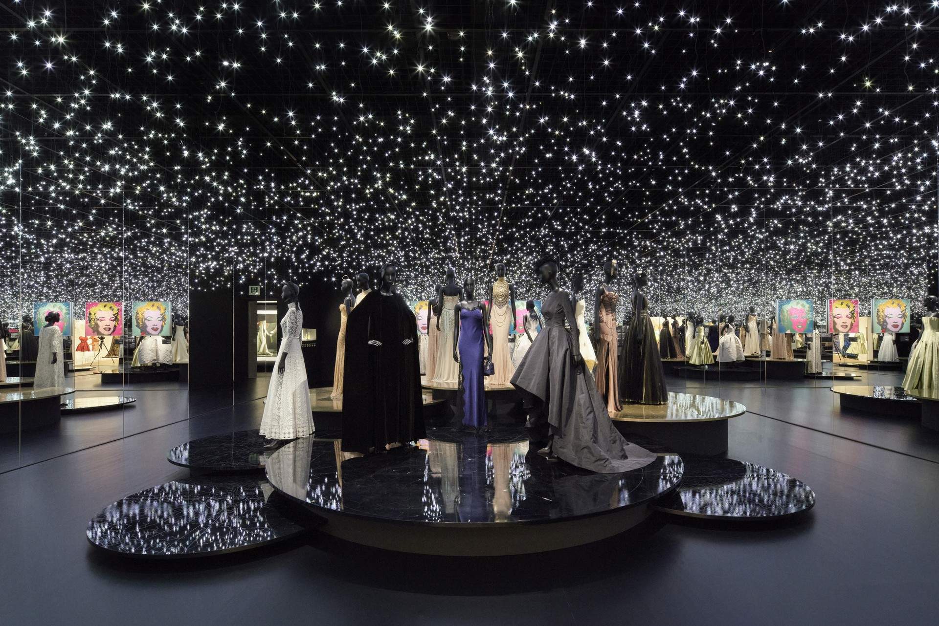 “克里斯蒂安·迪奥：梦之设计师”展览 / OMA