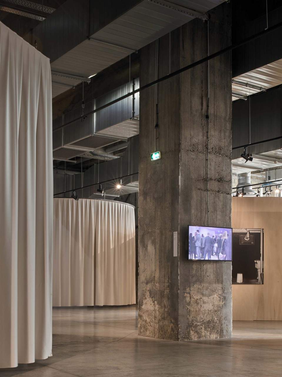 “致敬大巴黎都会区”展览 / Roll