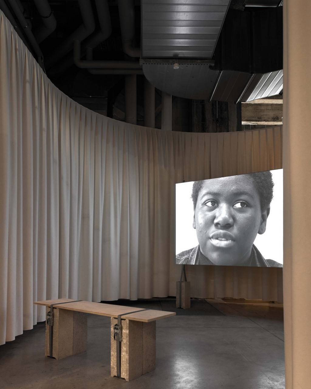 “致敬大巴黎都会区”展览 / Roll