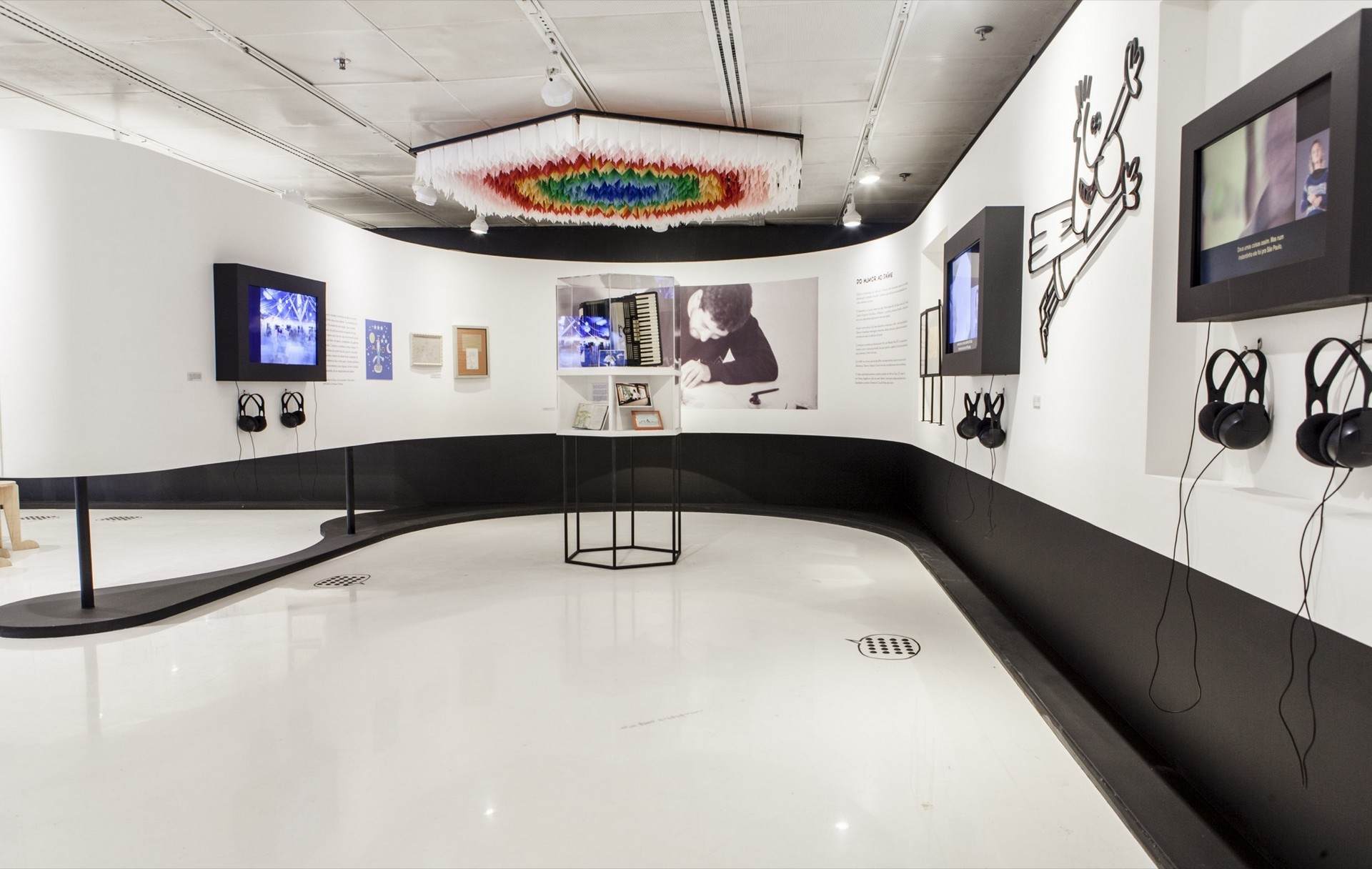 “Ocupação Glauco”漫画艺术展，巴西 / Theresa Faria