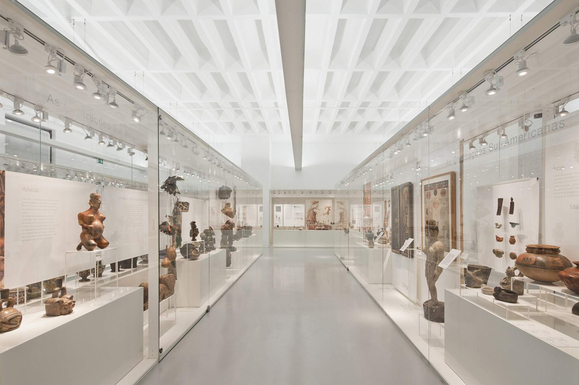 葡萄牙波尔图药学博物馆 / P 06 studio, Site Specific Arquitectura