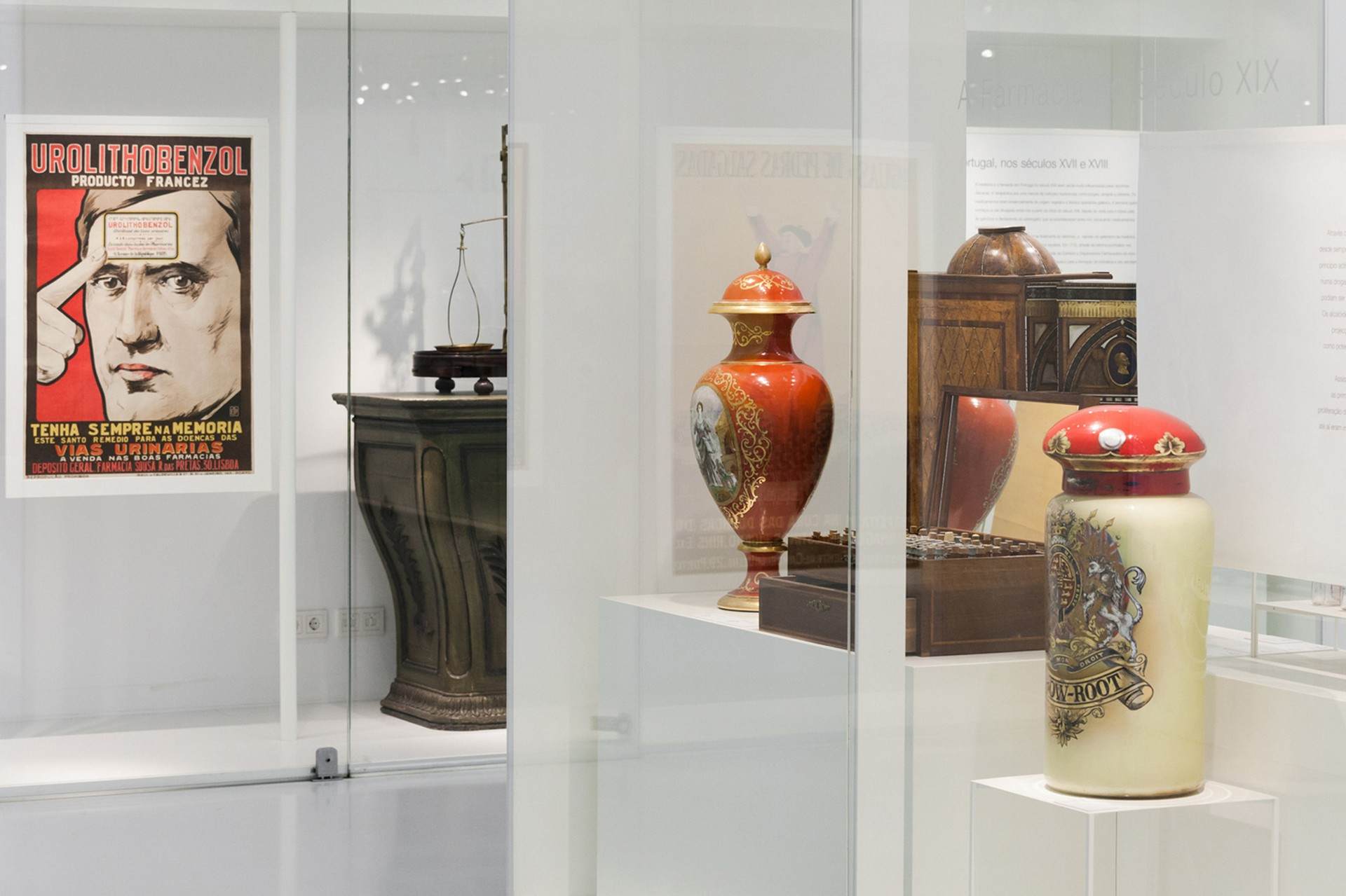 葡萄牙波尔图药学博物馆 / P 06 studio, Site Specific Arquitectura