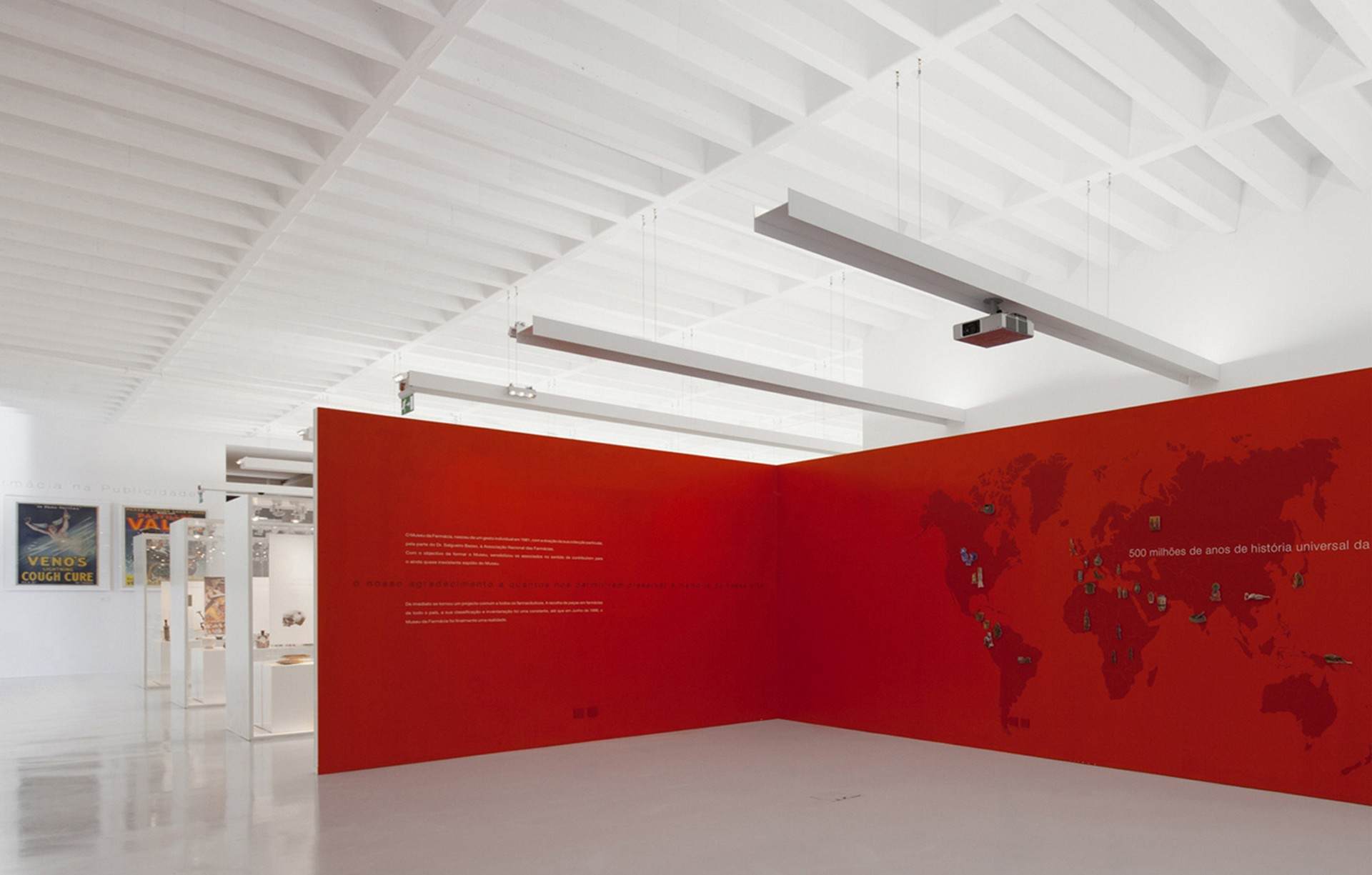 葡萄牙波尔图药学博物馆 / P 06 studio, Site Specific Arquitectura