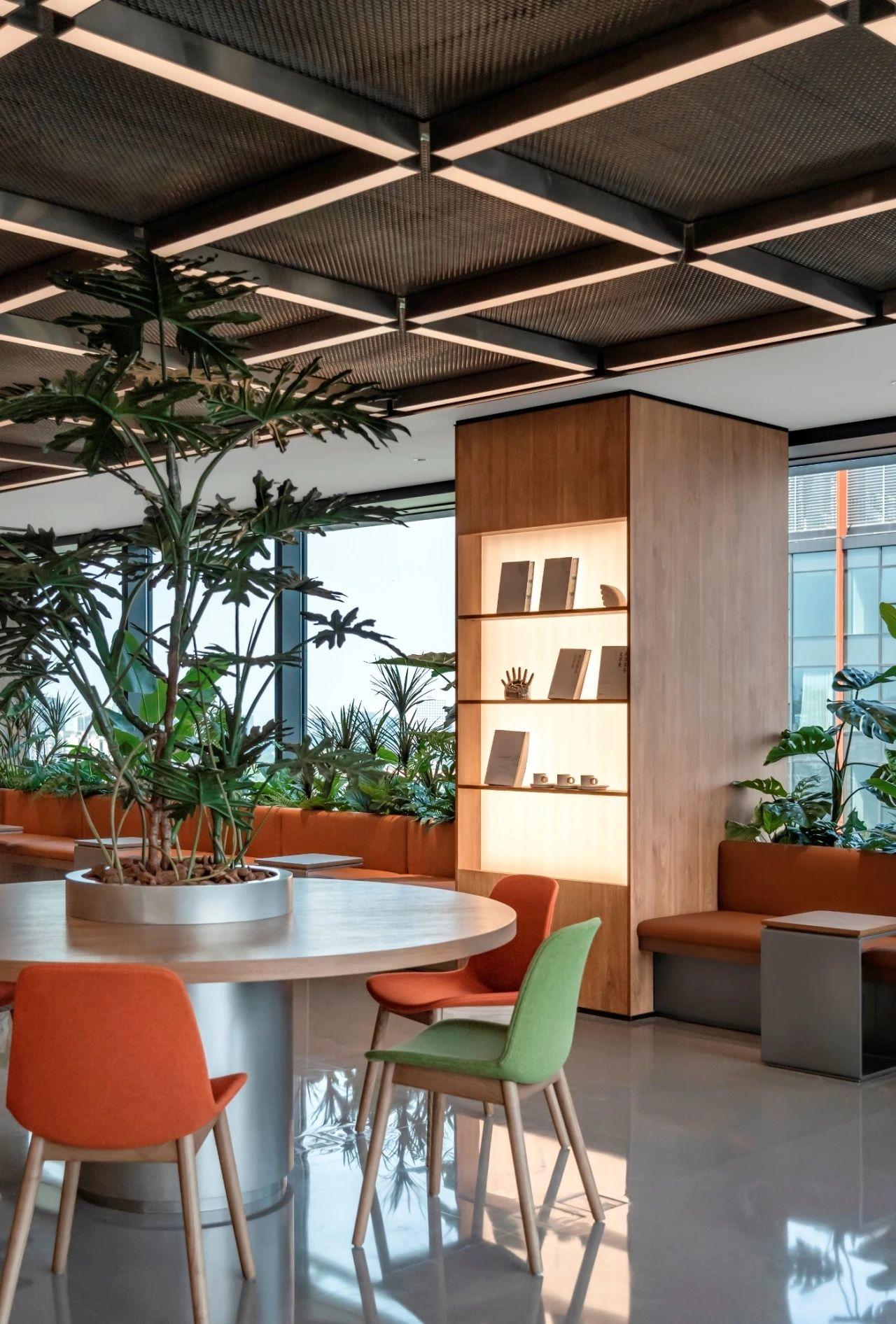 打破传统的四维场景重构：南京华润置地青年展厅室内设计 / 德国HPP建筑事务所