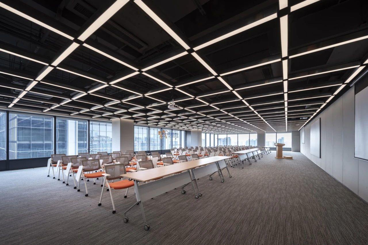 打破传统的四维场景重构：南京华润置地青年展厅室内设计 / 德国HPP建筑事务所