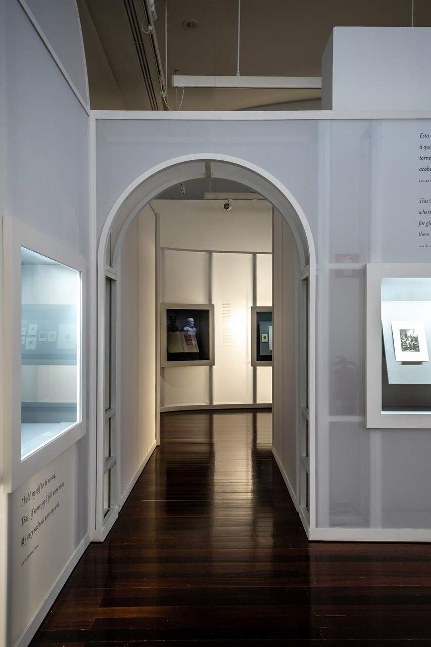 卡瓦略·蒙泰罗 (Carvalho Monteiro) 的卡蒙尼亚收藏——诗人的白色舞台布景 / P 06 studio