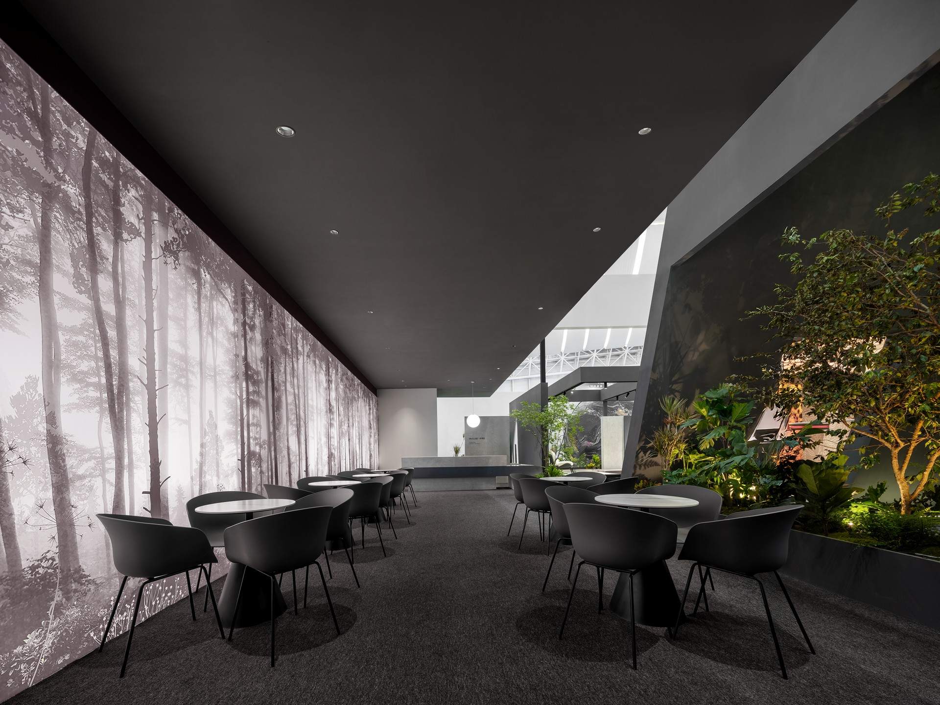 自然切片——东方意境与野性实验的共生 | 新锦成生态融创馆 / MOC DESIGN