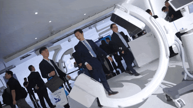 联影集团 - AI时代的未来医学影像展台 / E Studio 壹所设计工作室