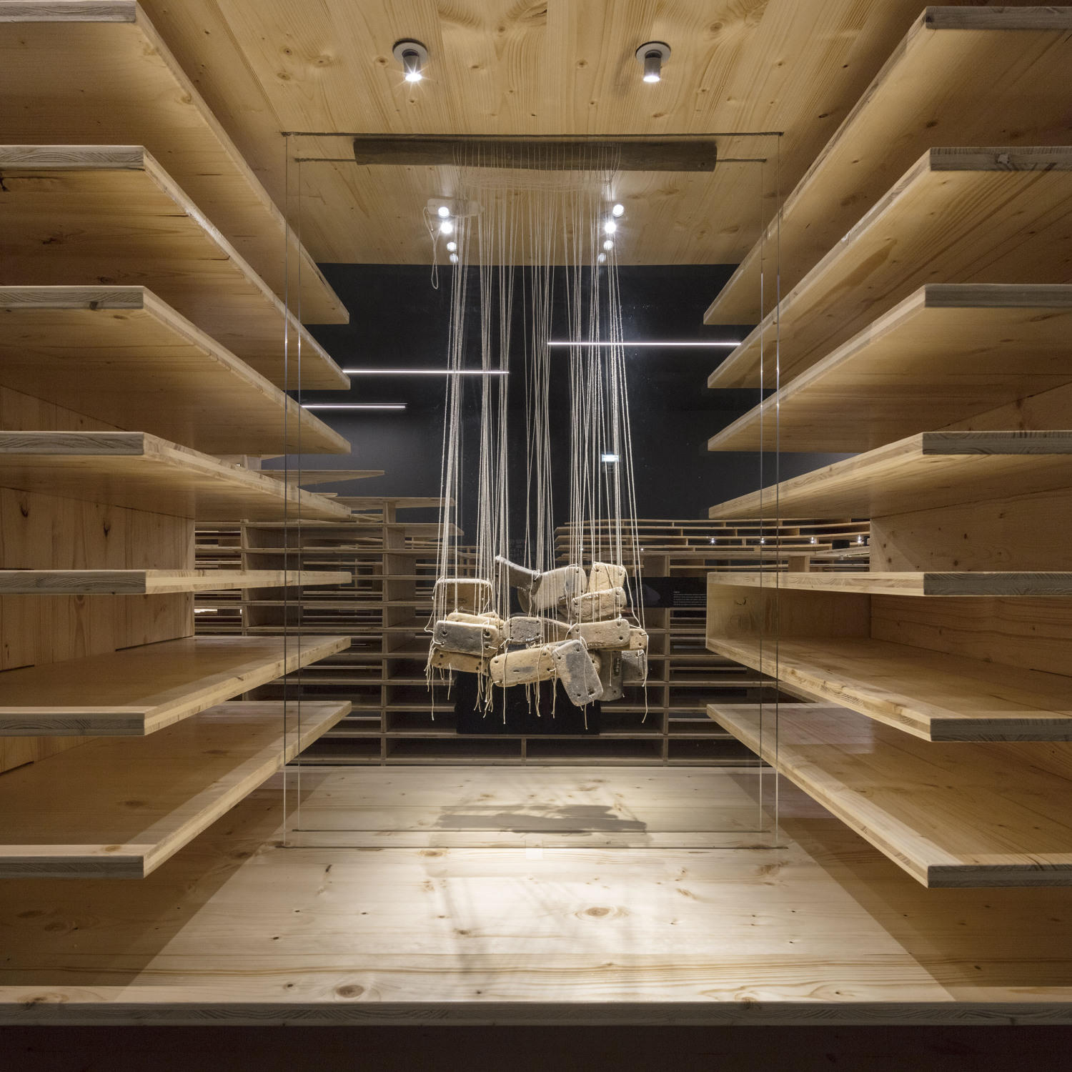 葡萄牙 莫拉巨石博物馆——以1:1实景模型作为展览结构​​ / P 06 studio