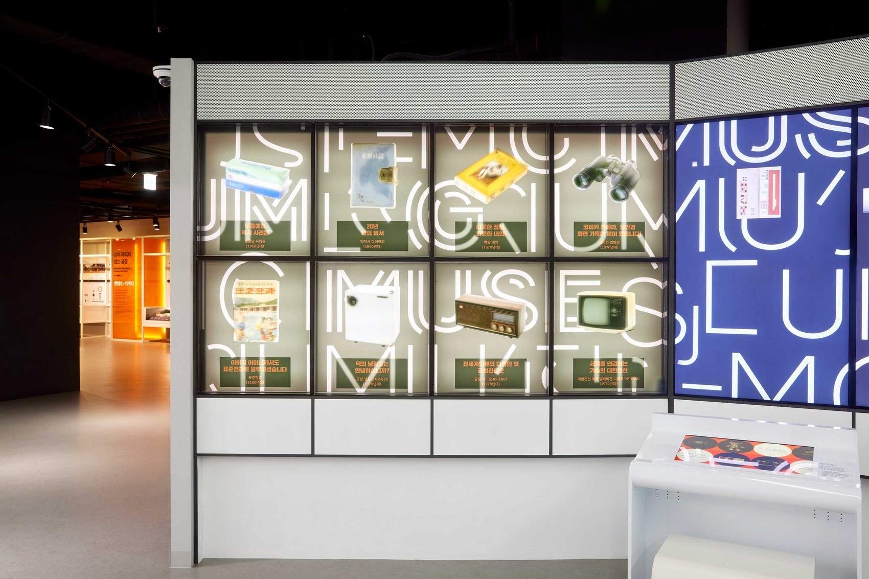 韩国首尔 G博物馆-互动图书馆 / Rebel9
