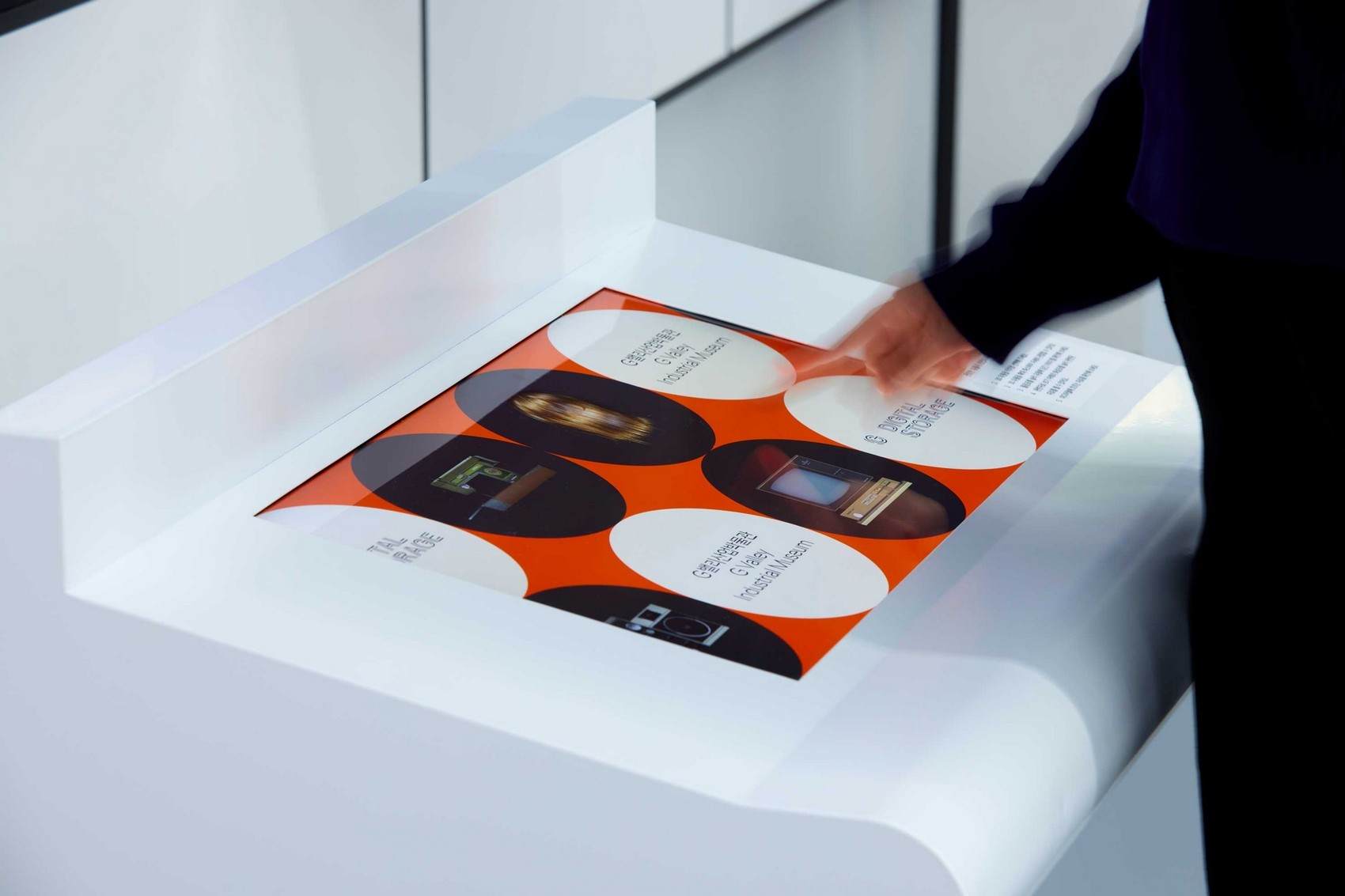 韩国首尔 G博物馆-互动图书馆 / Rebel9