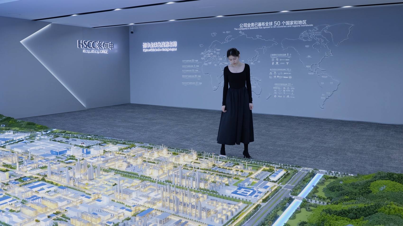 福州，恒申集团「大隐于市」体验中心：32组升降盒子解构化工产业隐形脉络 / VAVESTUDIO