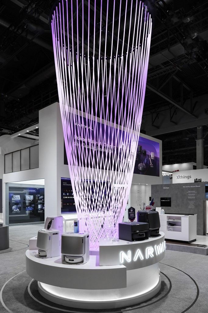拉斯维加斯CES2025 NARWAL云鲸展台 / FORMS方世