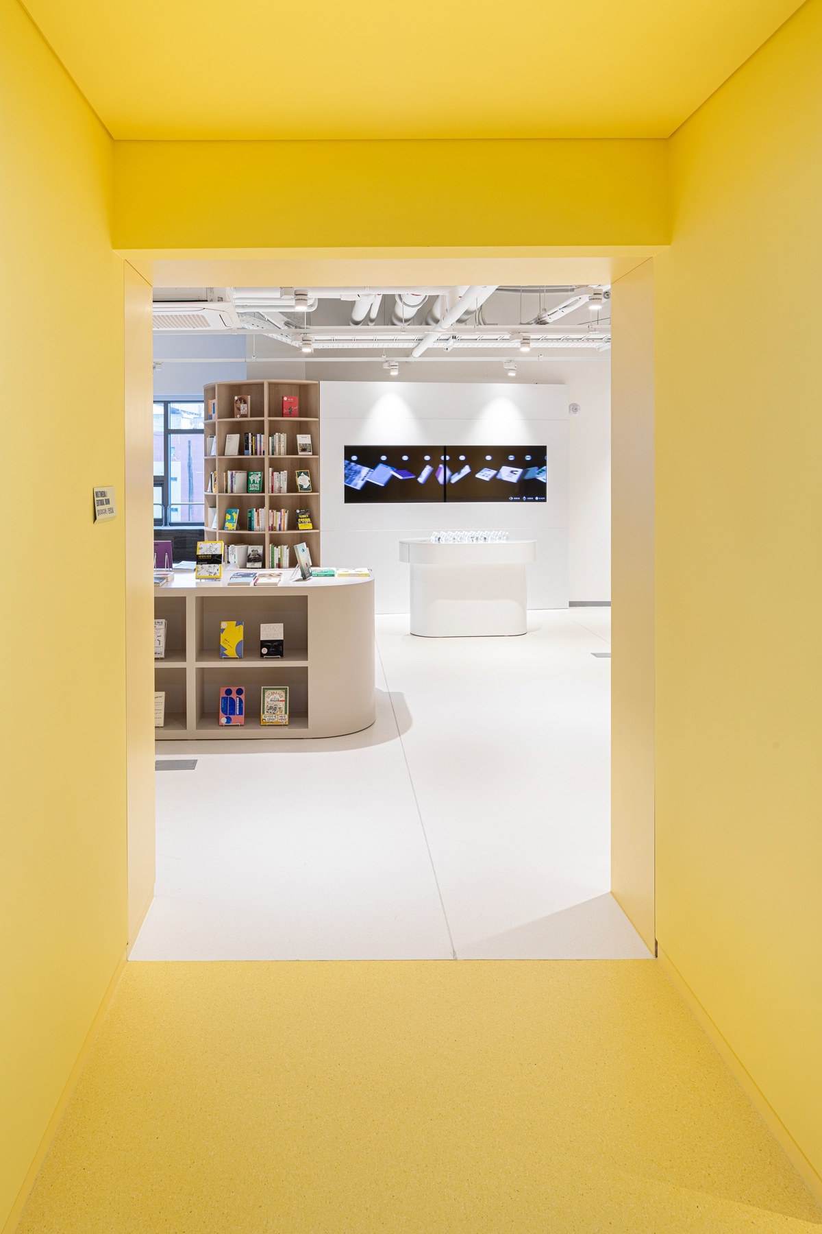 韩国首尔马浦出版文化振兴中心 - 互动书店展项 / Rebel9