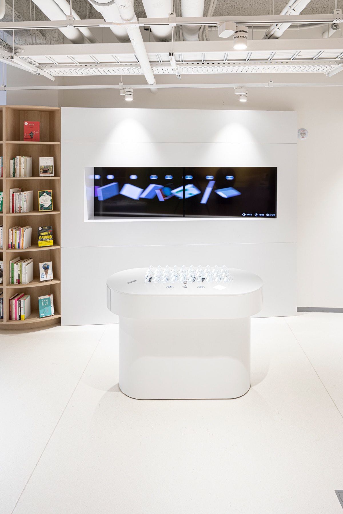 韩国首尔马浦出版文化振兴中心 - 互动书店展项 / Rebel9