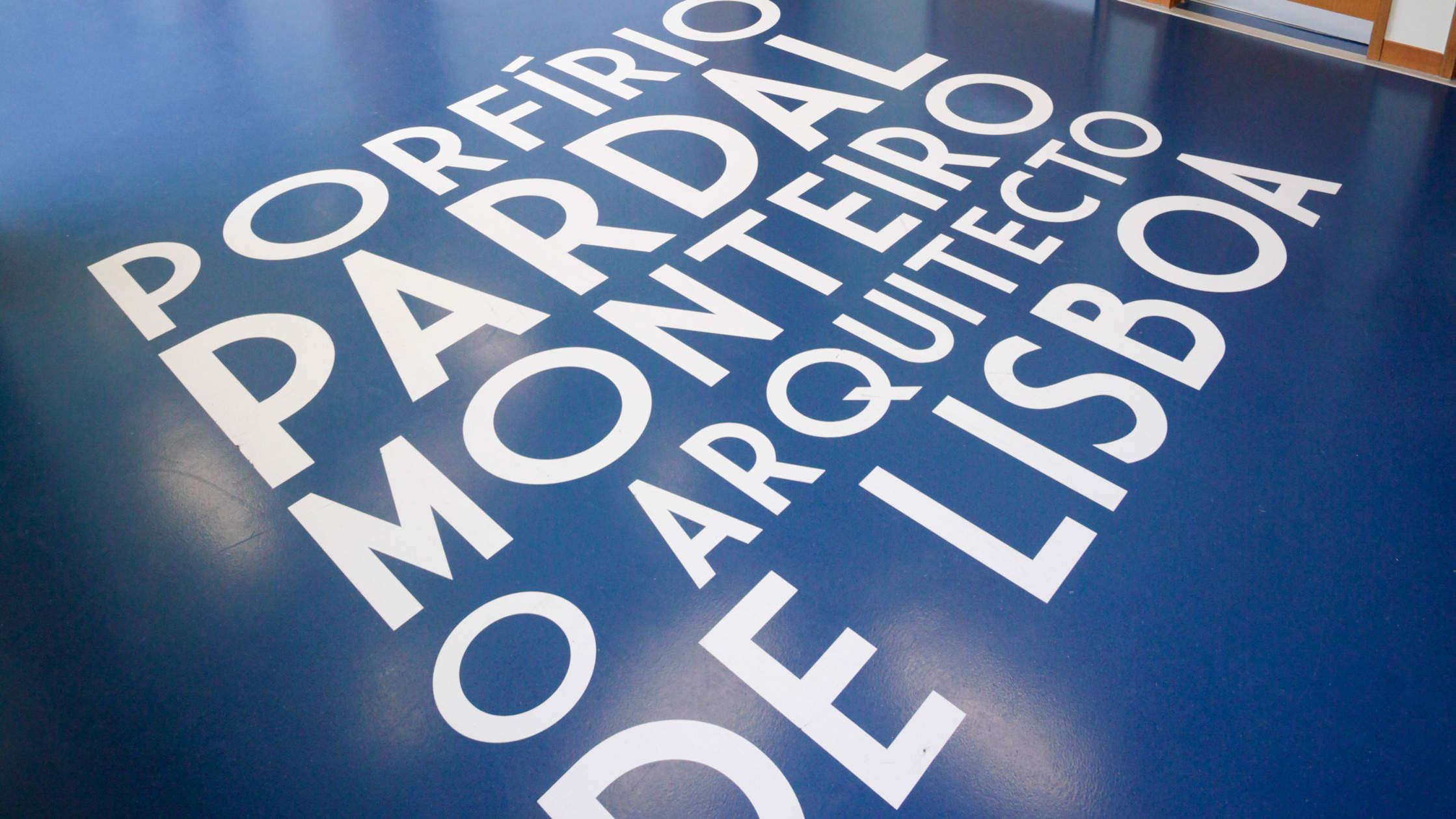 里斯本周活动中的临时展览“Porfírio Pardal Monteiro – 里斯本建筑师”项目 / P06 studio