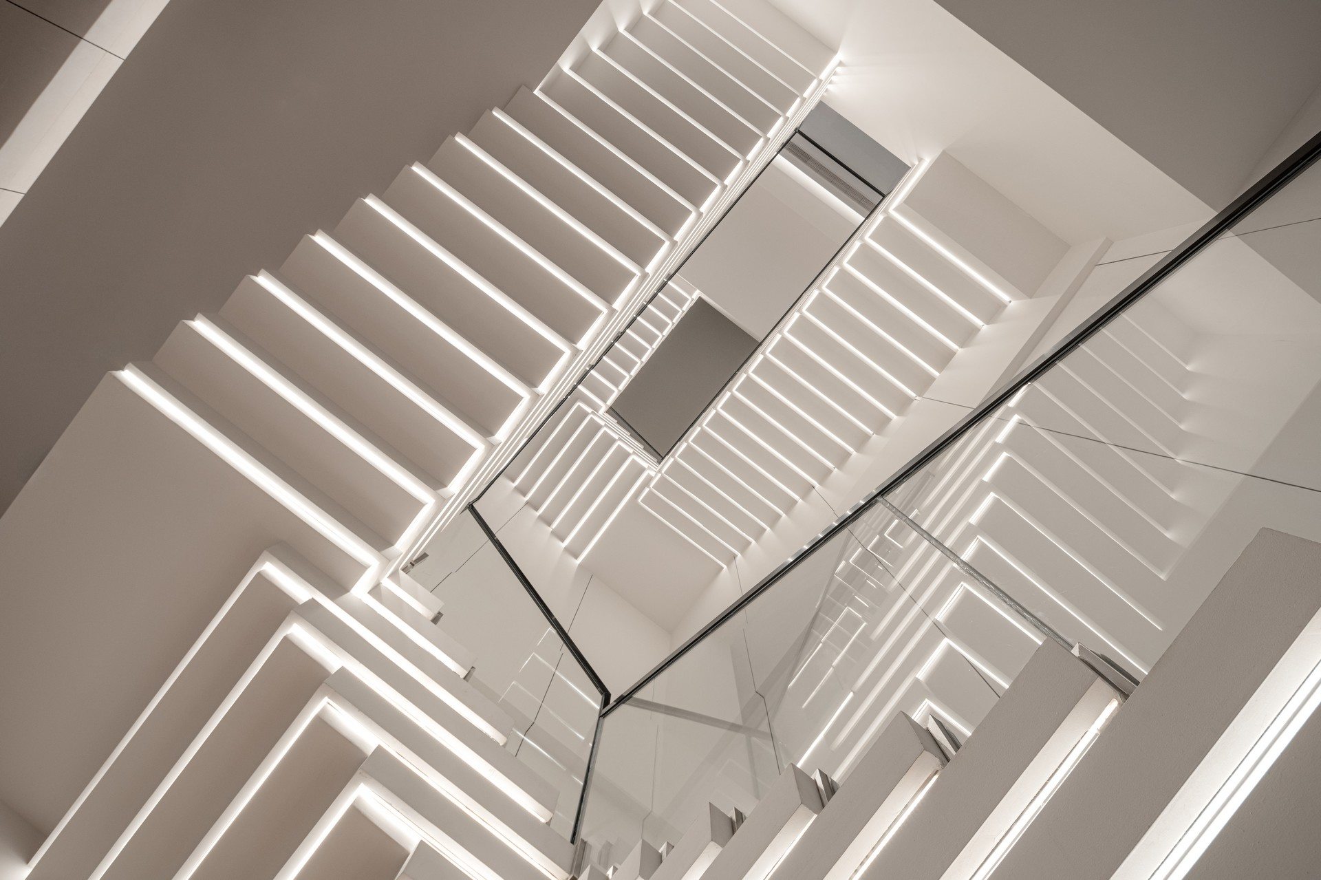 长沙比亚迪仰望汽车超级旗舰中心店 / FORMS方世