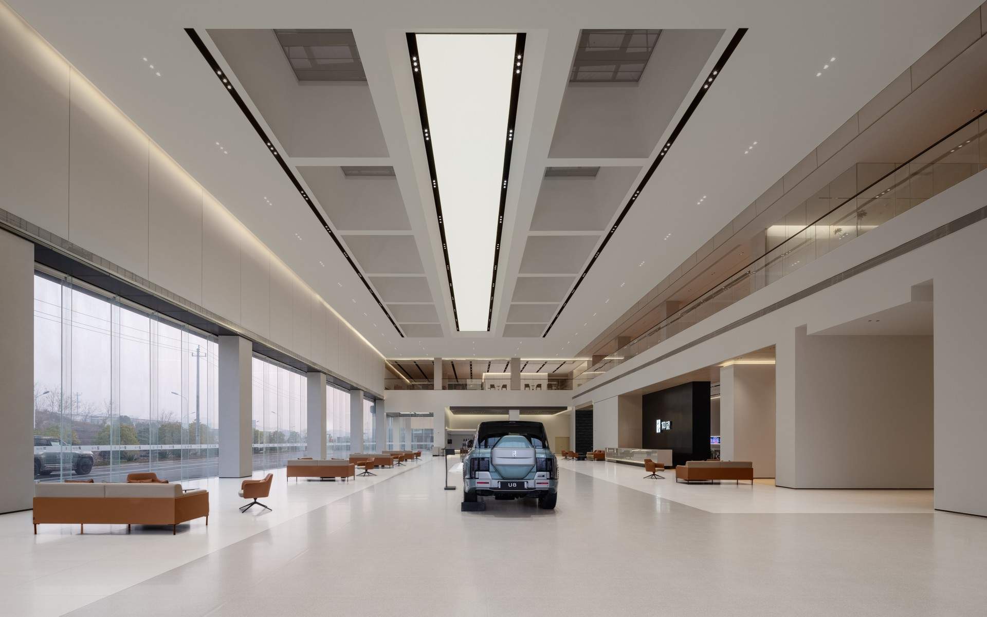 长沙比亚迪仰望汽车超级旗舰中心店 / FORMS方世