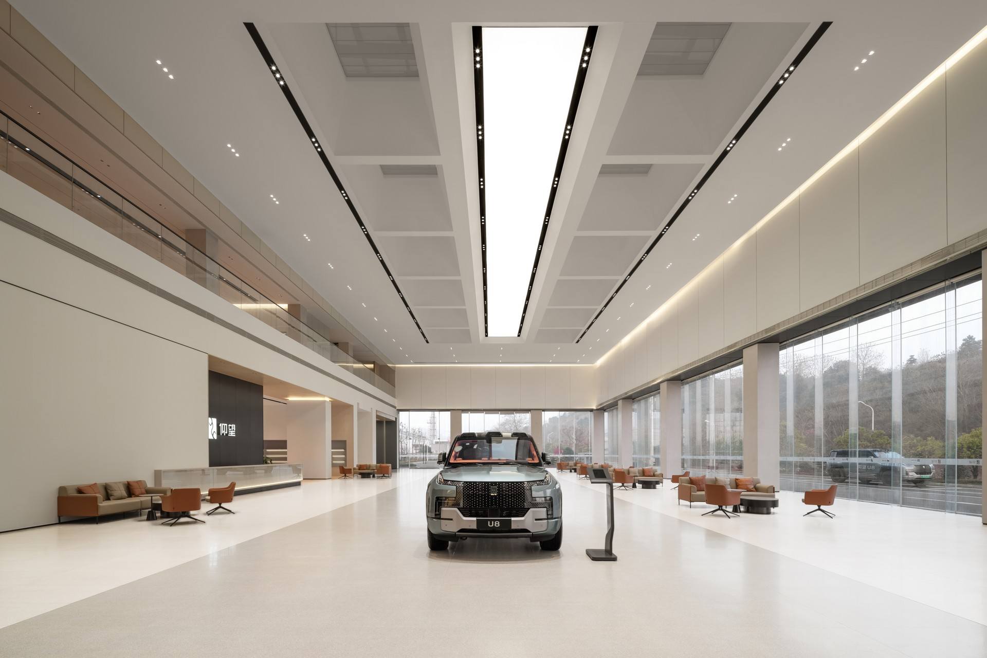 长沙比亚迪仰望汽车超级旗舰中心店 / FORMS方世