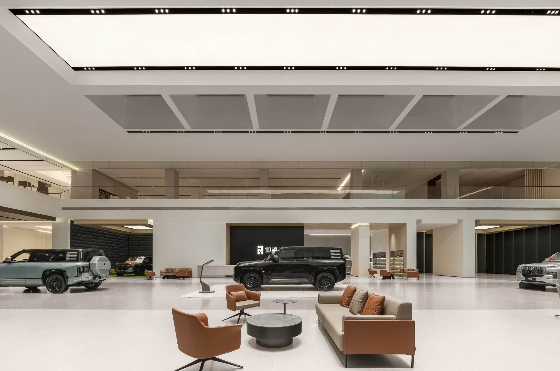 长沙比亚迪仰望汽车超级旗舰中心店 / FORMS方世