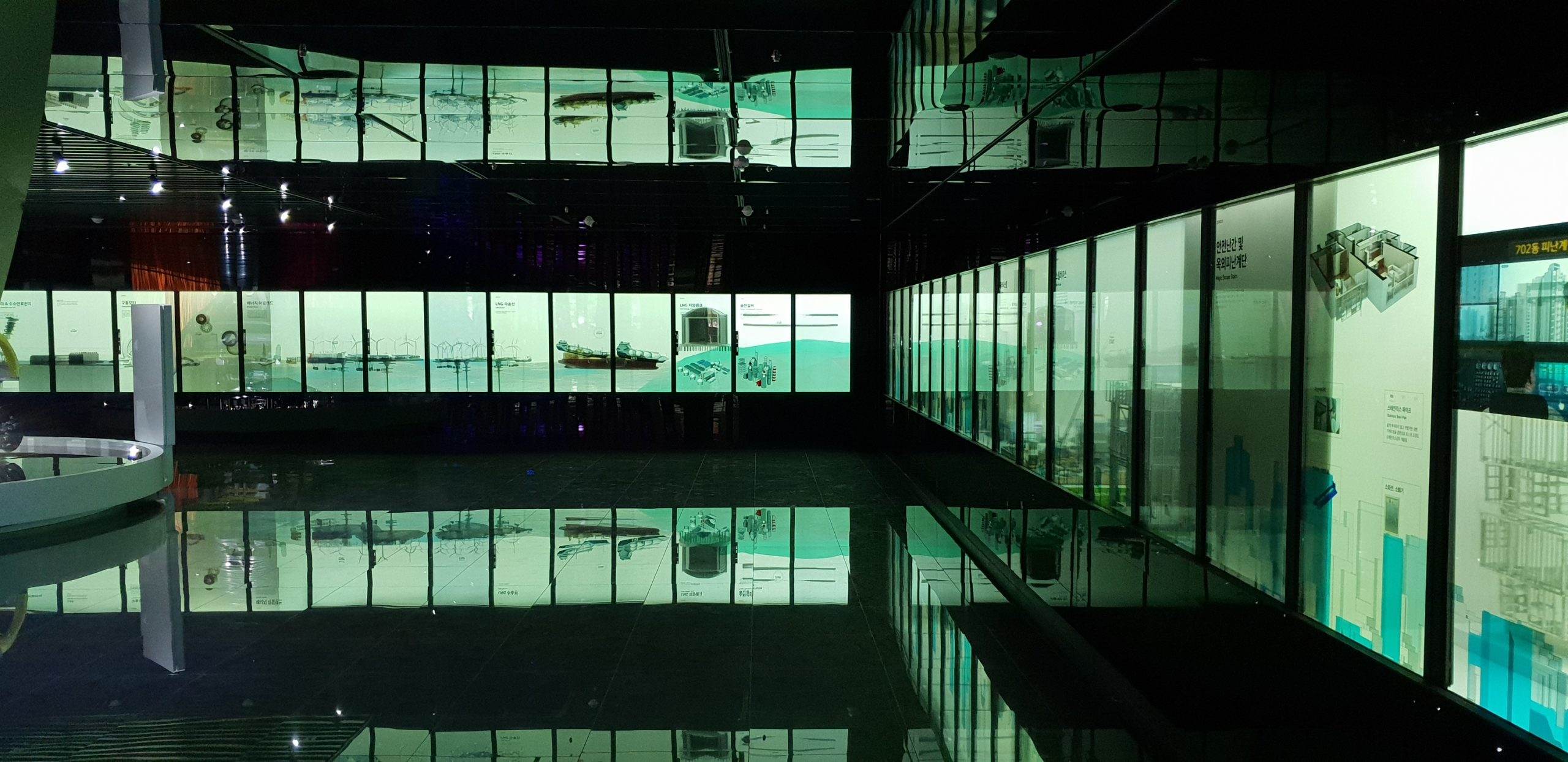 韩国浦项钢铁展厅2楼 互动透明屏环绕空间 / SIGONGtech