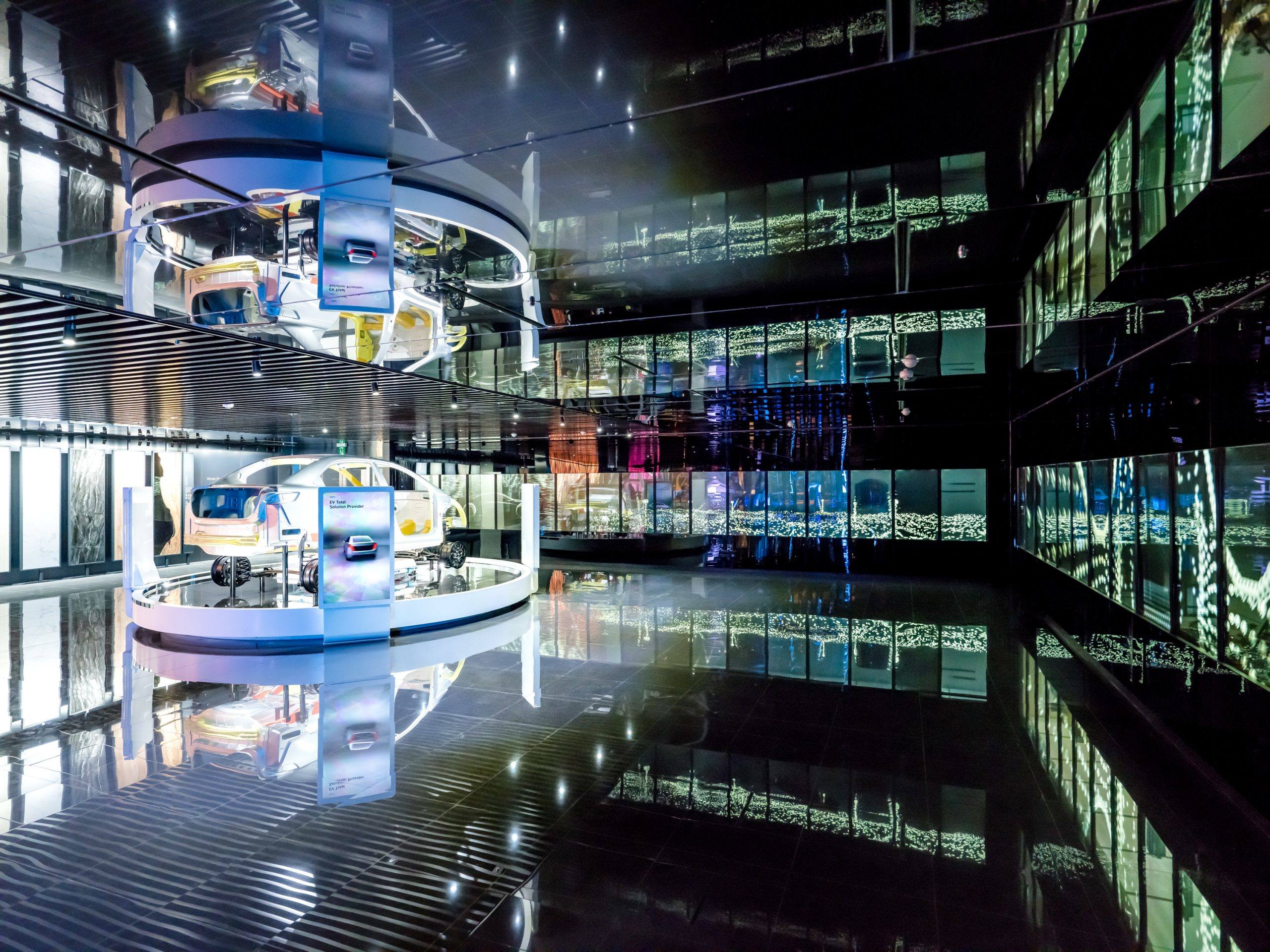 韩国浦项钢铁展厅2楼 互动透明屏环绕空间 / SIGONGtech