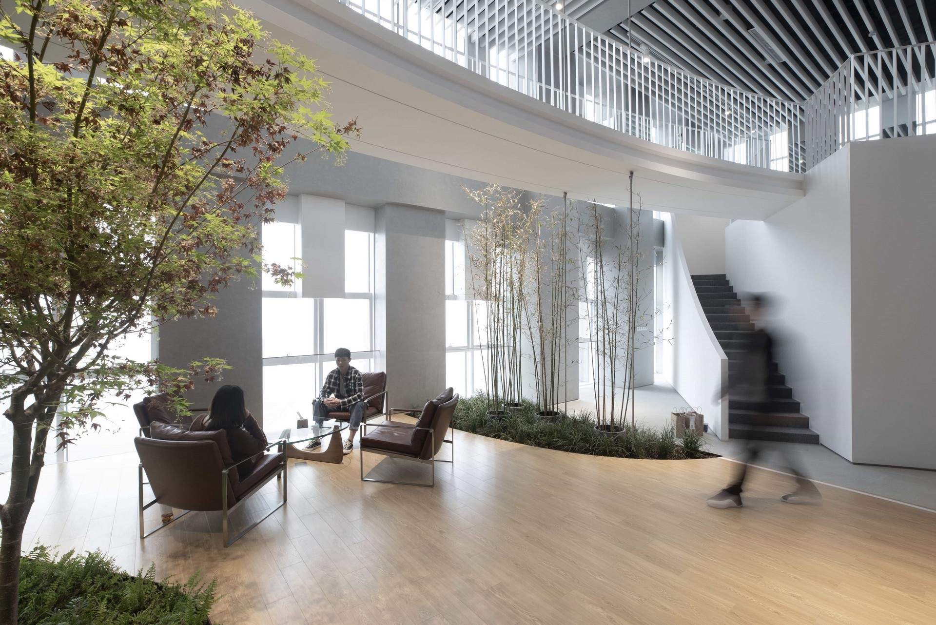 企业馆里的游园体验 - 武汉地产集团品牌馆 / 直径叙事设计