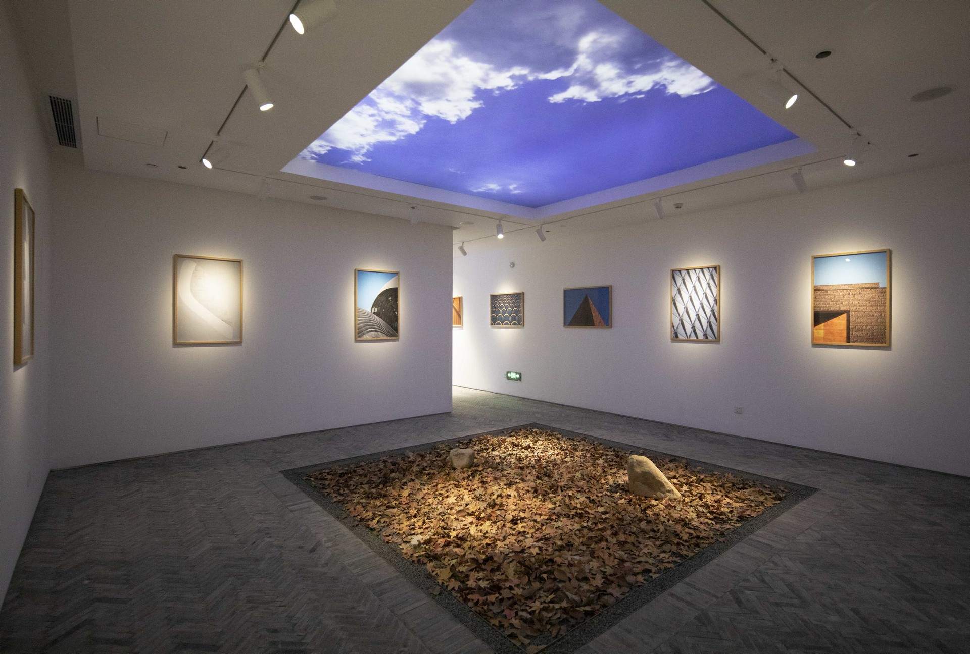 企业馆里的游园体验 - 武汉地产集团品牌馆 / 直径叙事设计