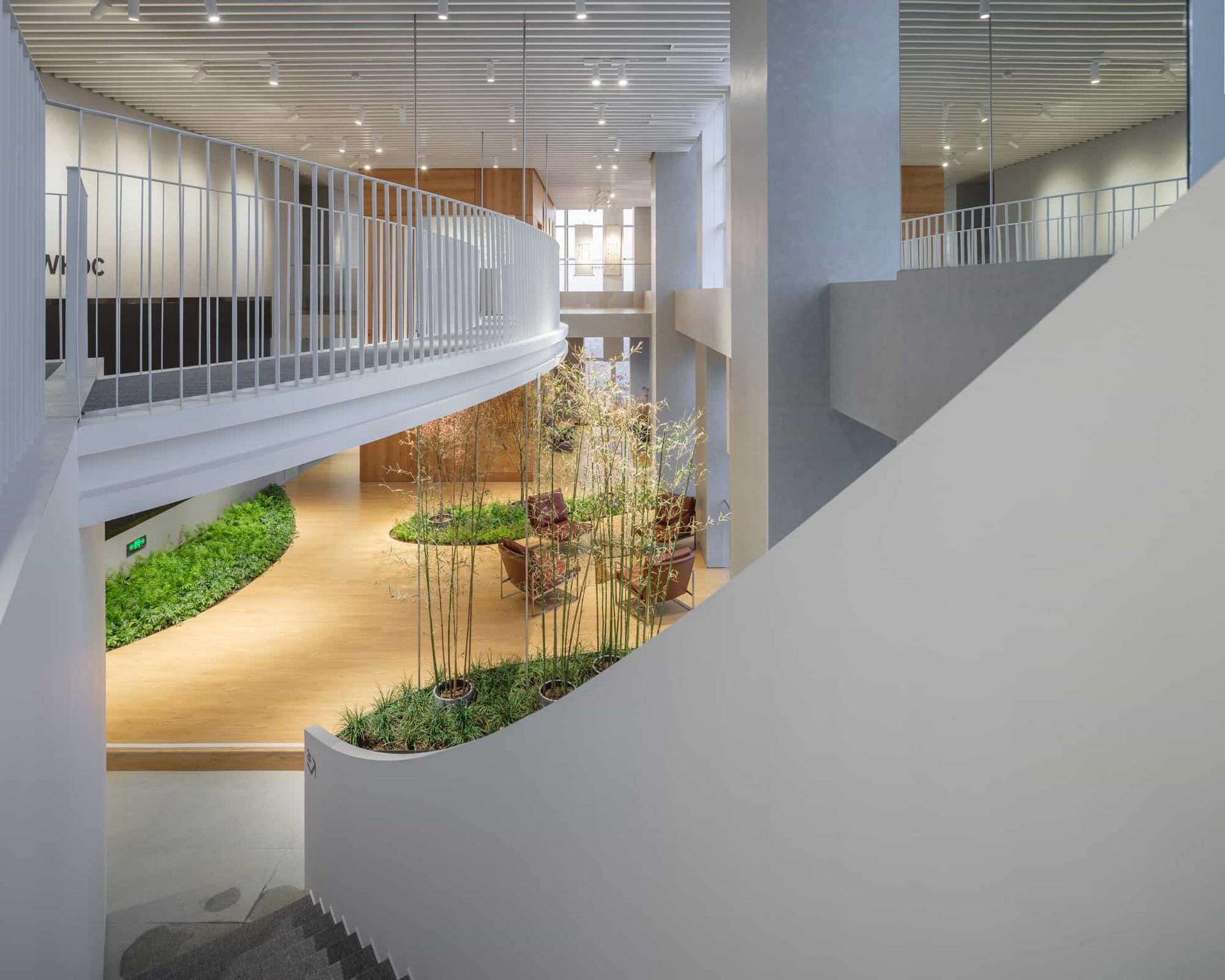 企业馆里的游园体验 - 武汉地产集团品牌馆 / 直径叙事设计