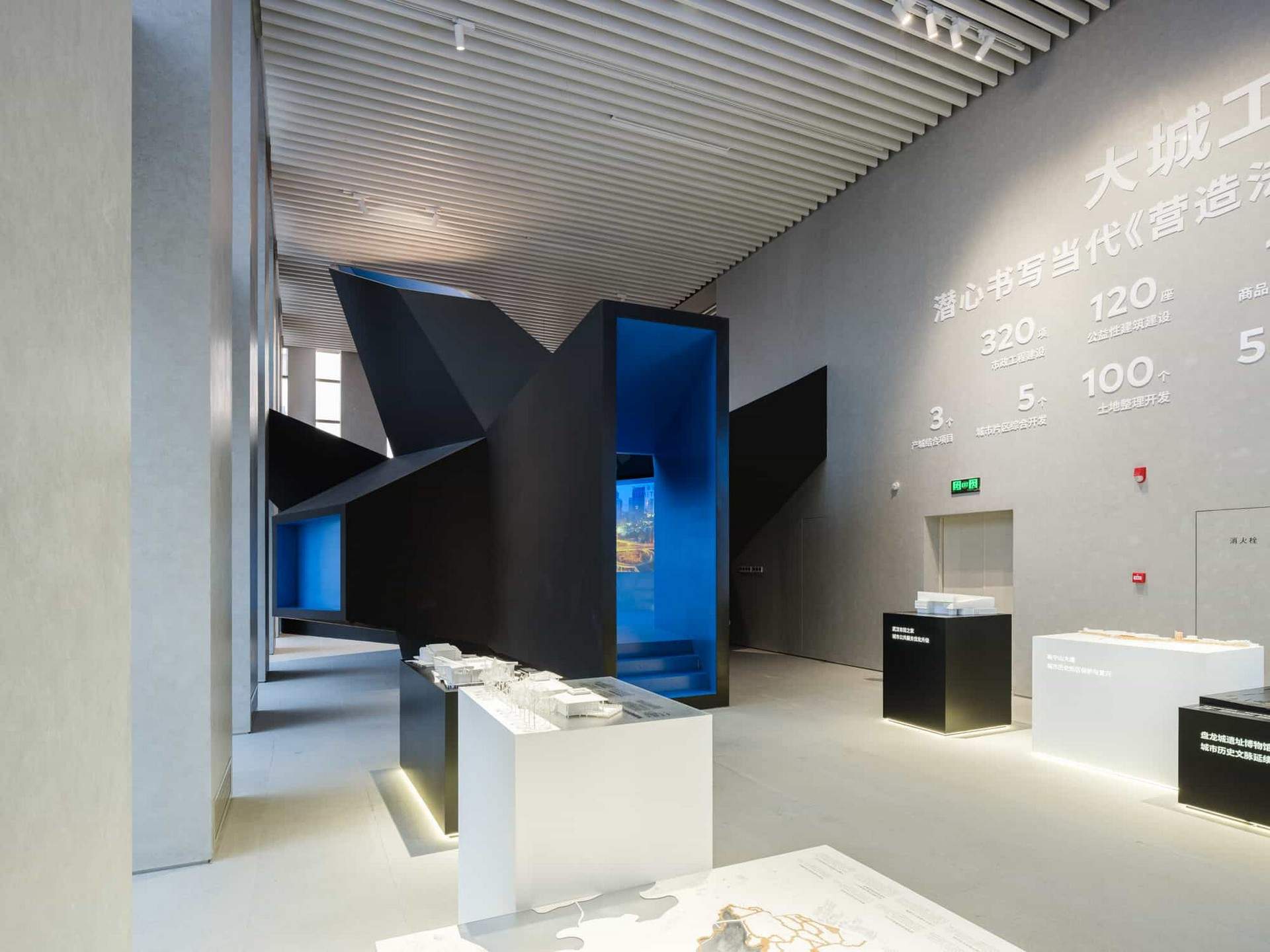 企业馆里的游园体验 - 武汉地产集团品牌馆 / 直径叙事设计