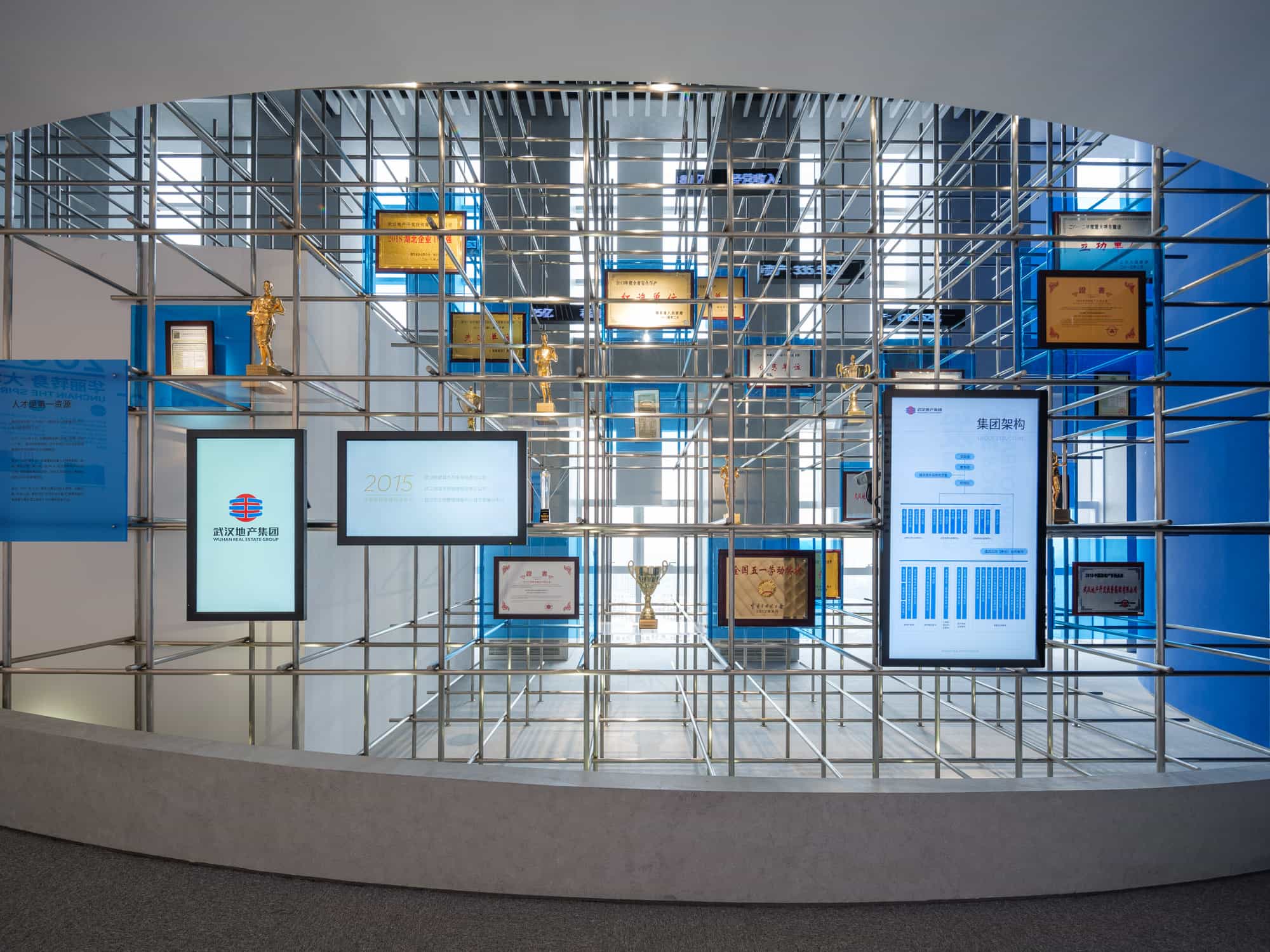 企业馆里的游园体验 - 武汉地产集团品牌馆 / 直径叙事设计