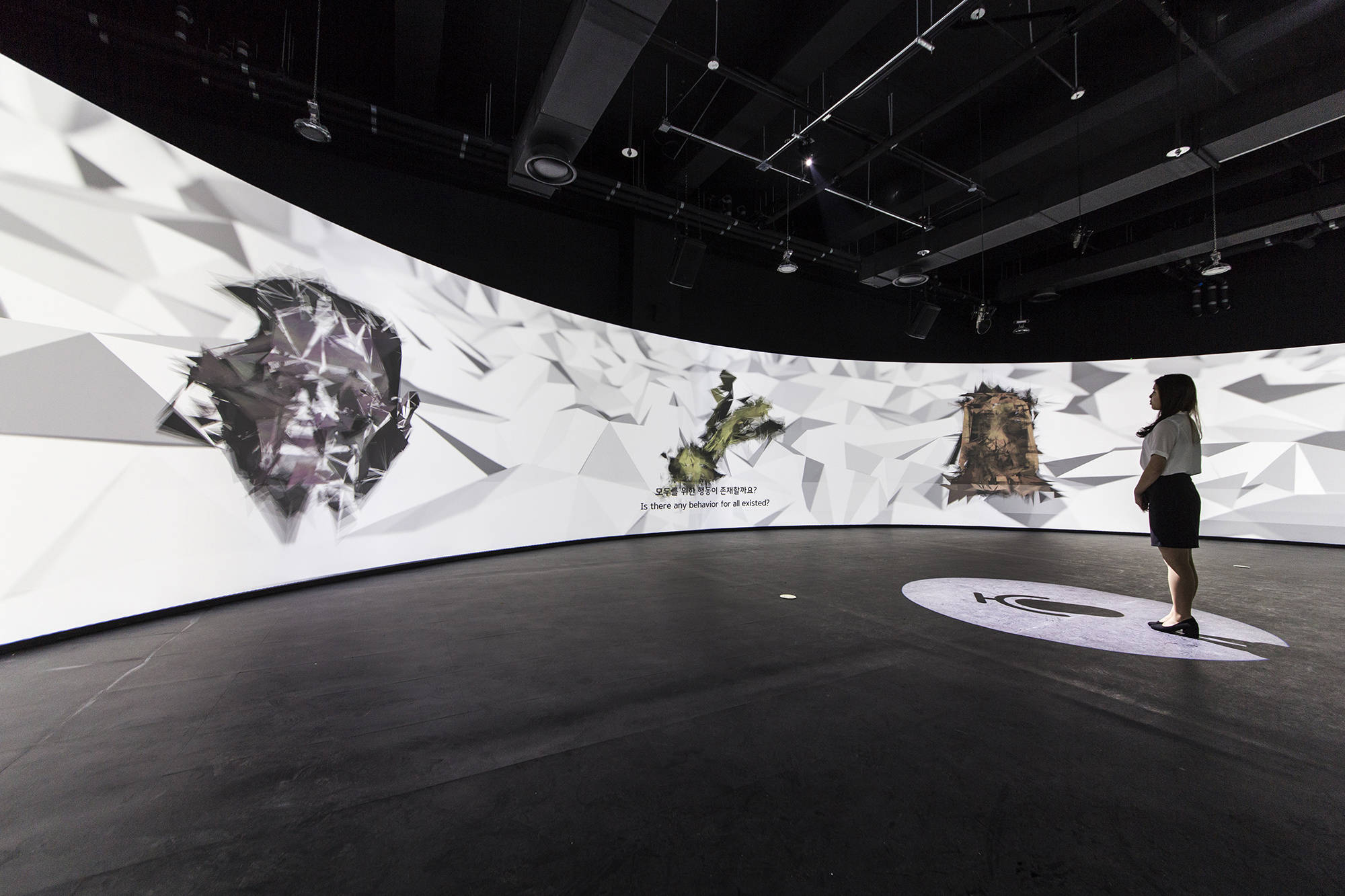 AI 孵化器,大型弧面屏幕 互动媒体艺术 / SIGONGtech