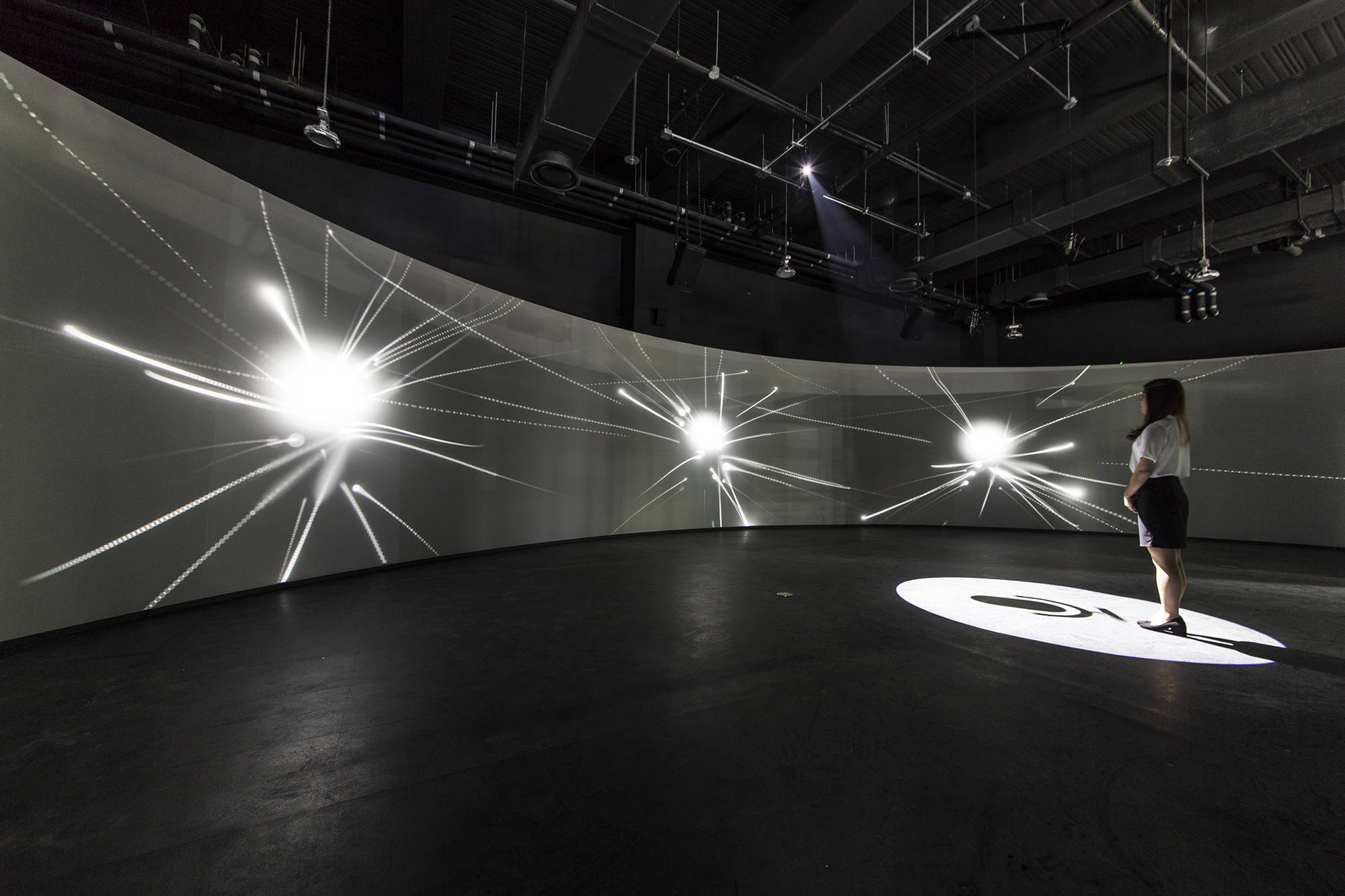 AI 孵化器,大型弧面屏幕 互动媒体艺术 / SIGONGtech