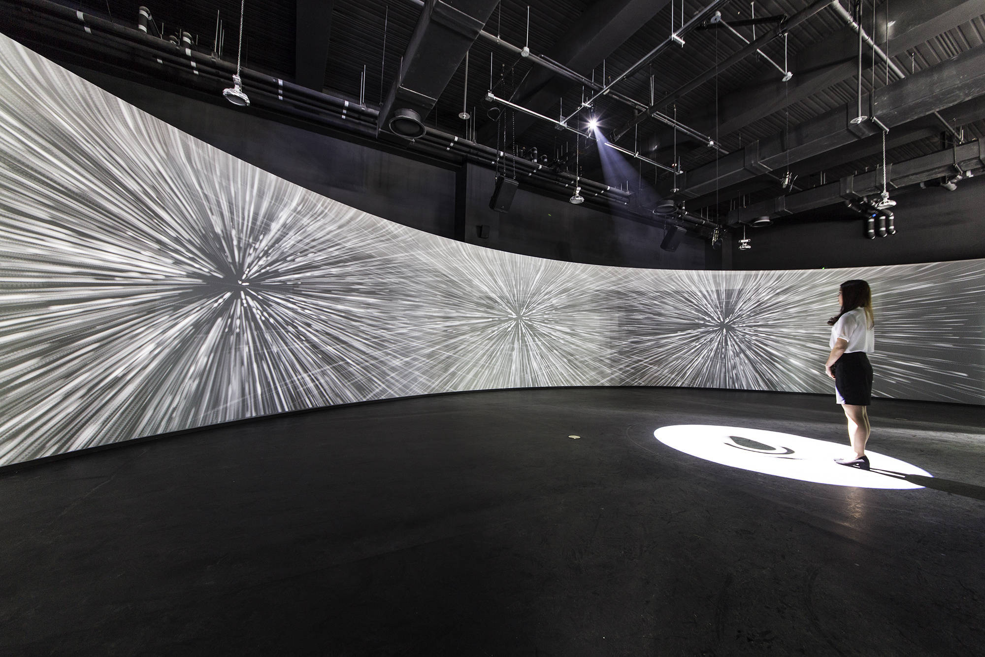 AI 孵化器,大型弧面屏幕 互动媒体艺术 / SIGONGtech