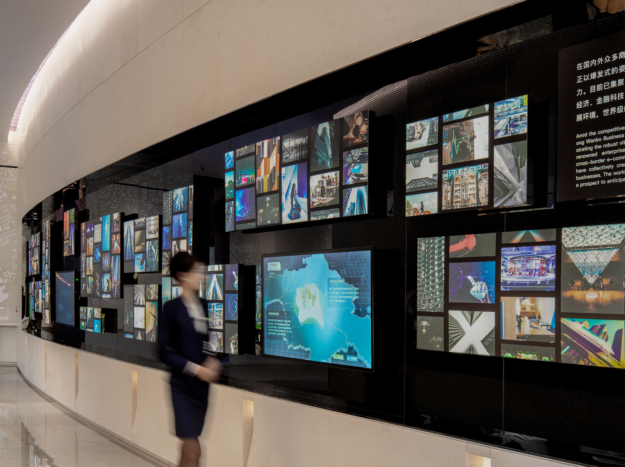 广州，万博之眼：万博片区城市展览馆改造设计 / Pills Architects