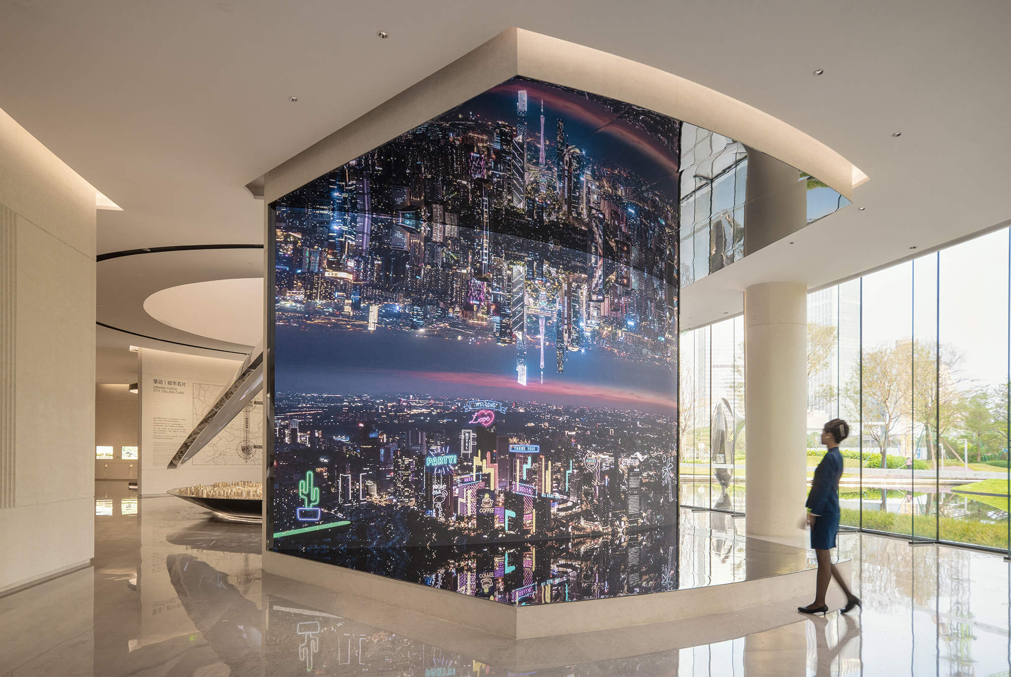 广州，万博之眼：万博片区城市展览馆改造设计 / Pills Architects