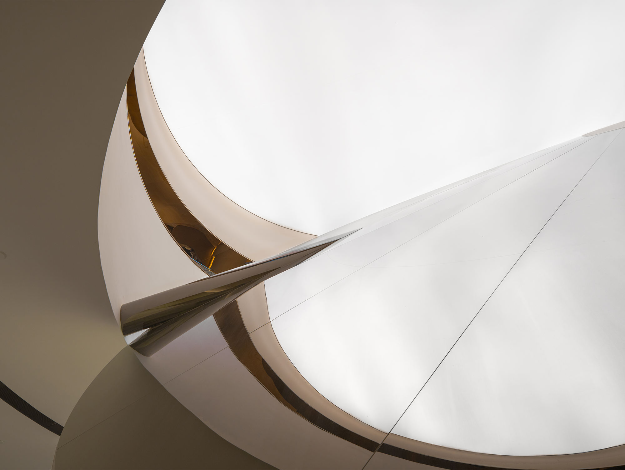 广州，万博之眼：万博片区城市展览馆改造设计 / Pills Architects