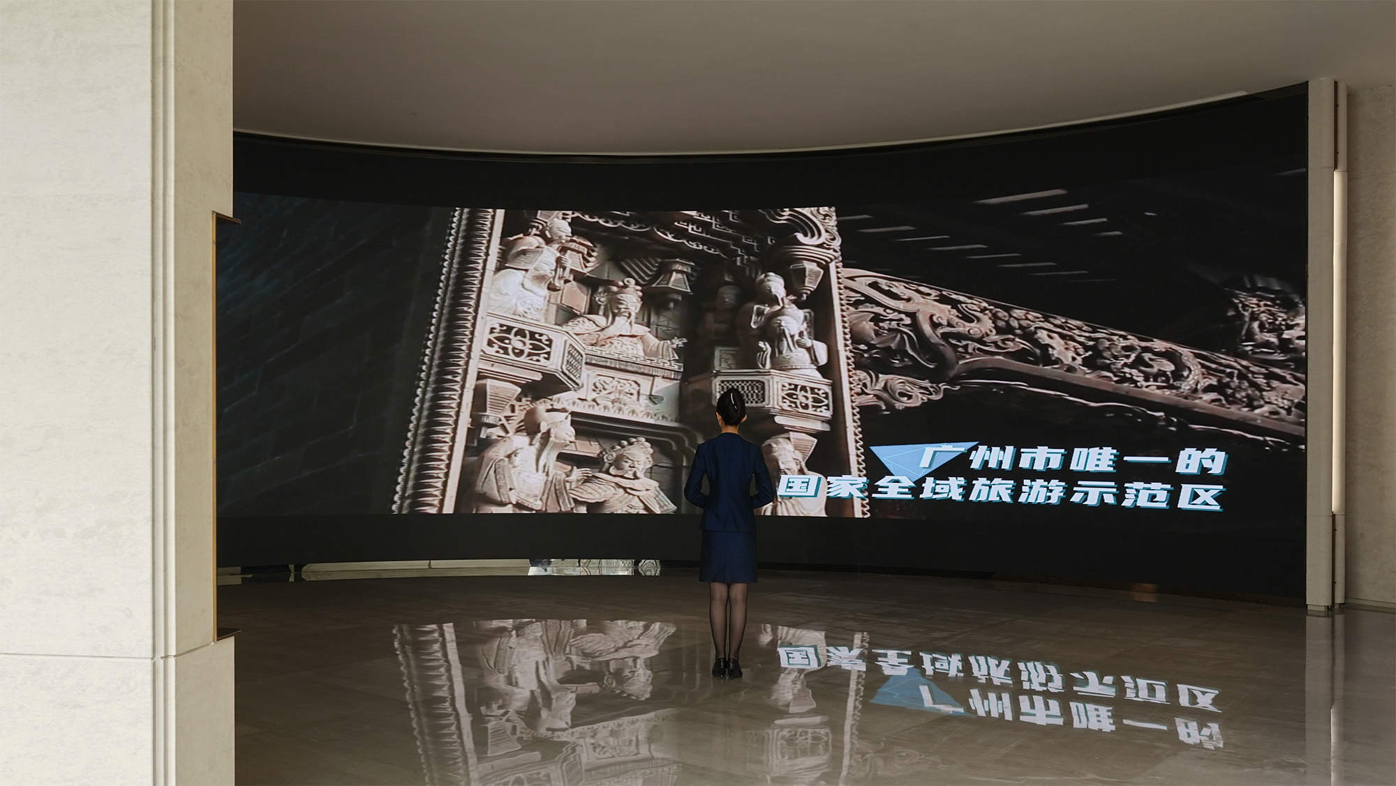 广州，万博之眼：万博片区城市展览馆改造设计 / Pills Architects